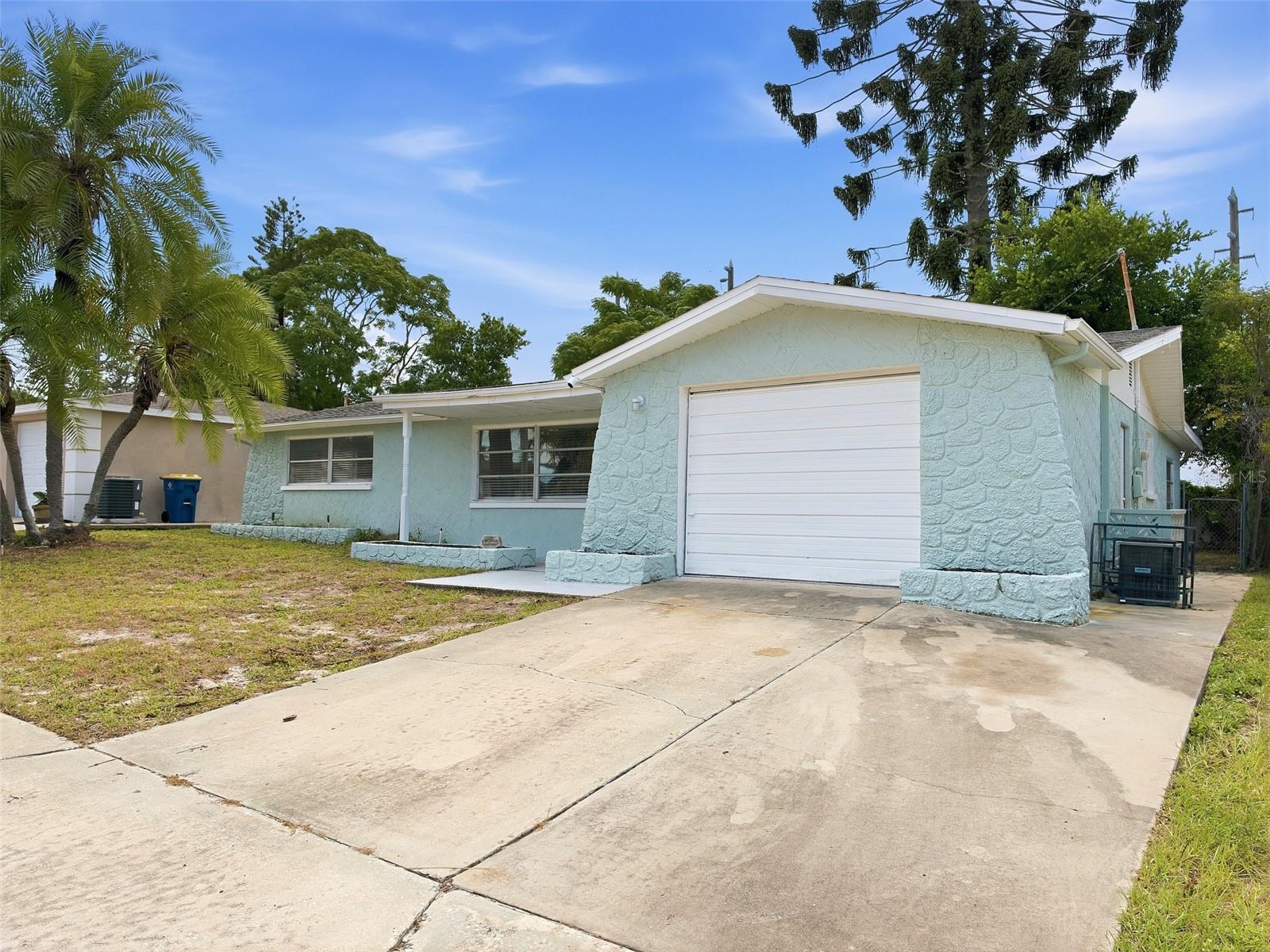 4208 Canterberry Dr Property Photo 2