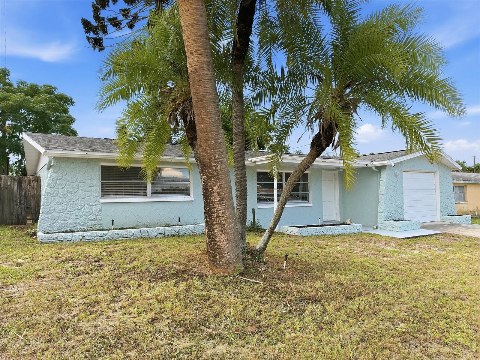 4208 Canterberry Dr Property Photo 3