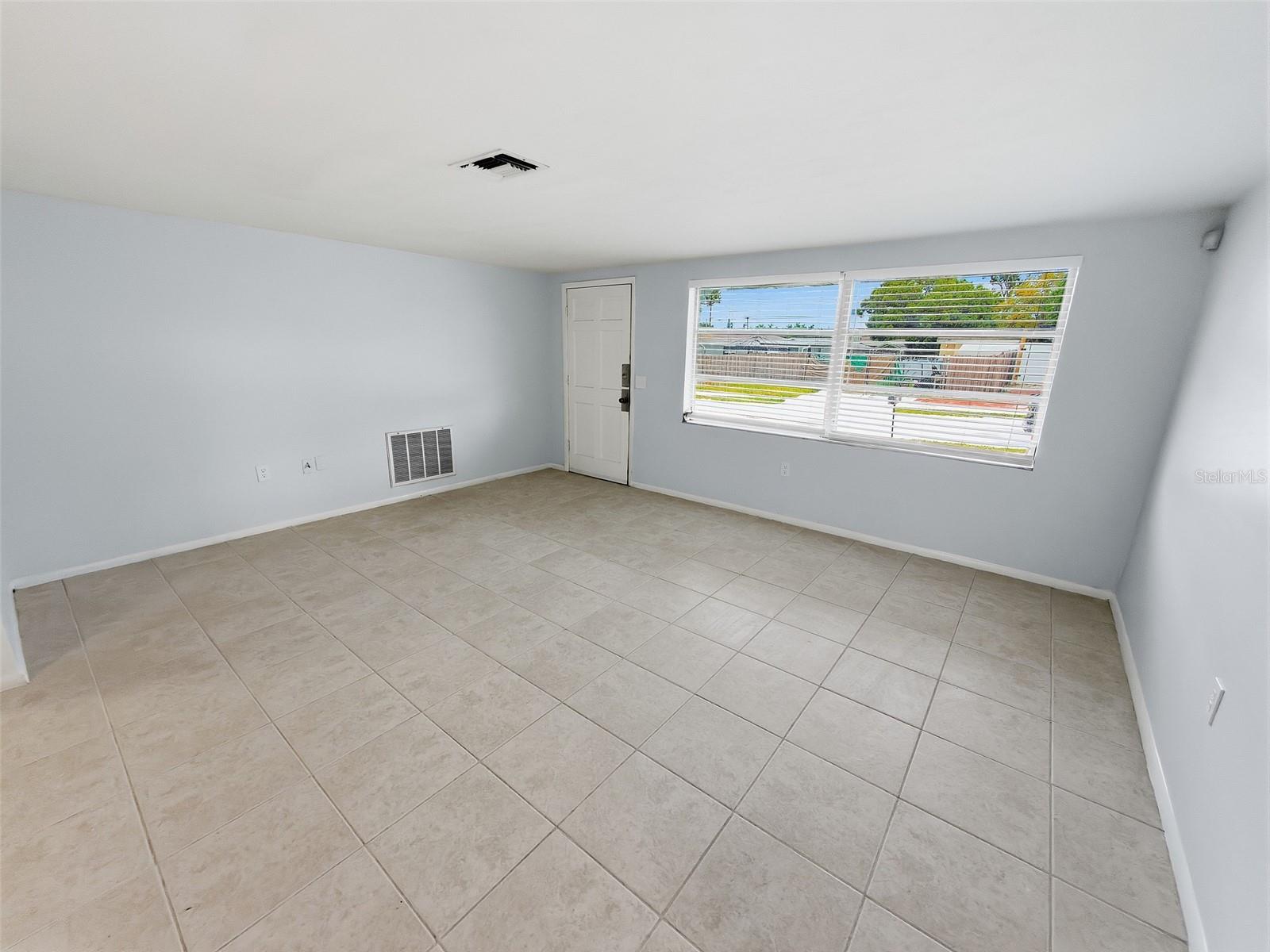 4208 Canterberry Dr Property Photo 6