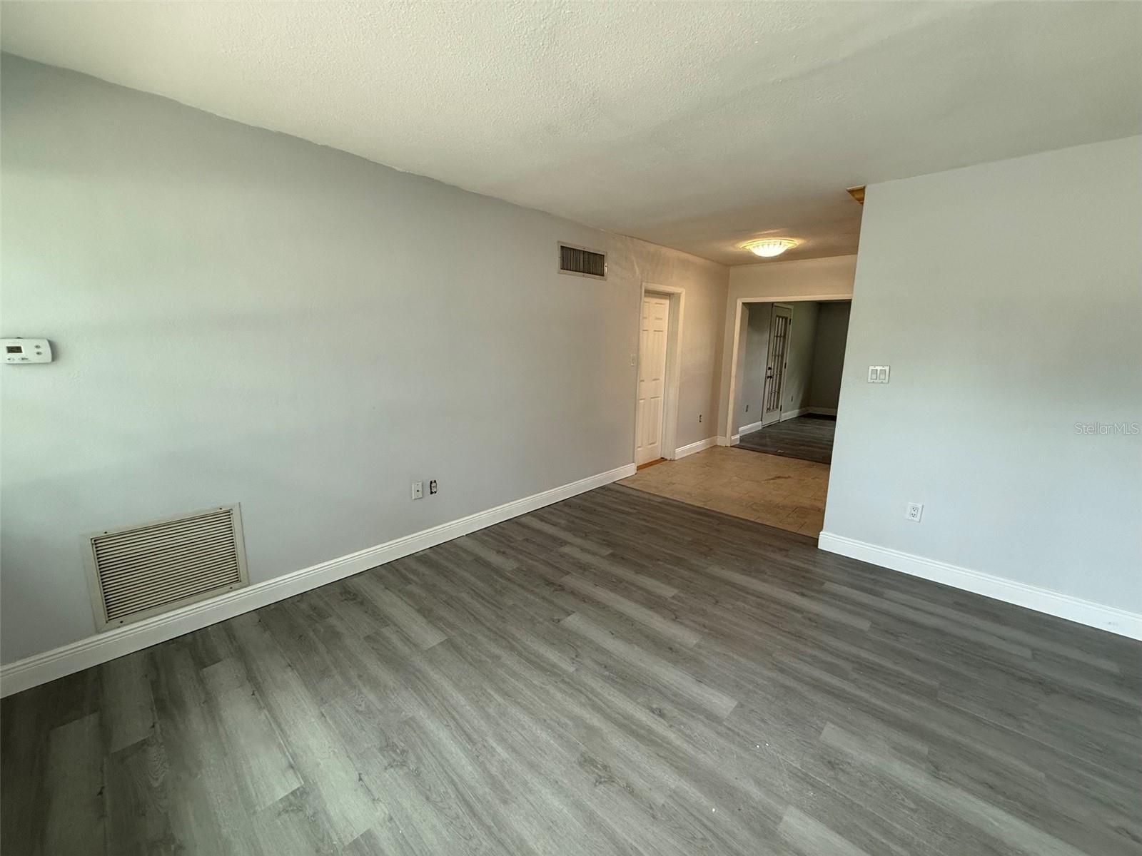 953 Cedarwood Ave Property Photo 3