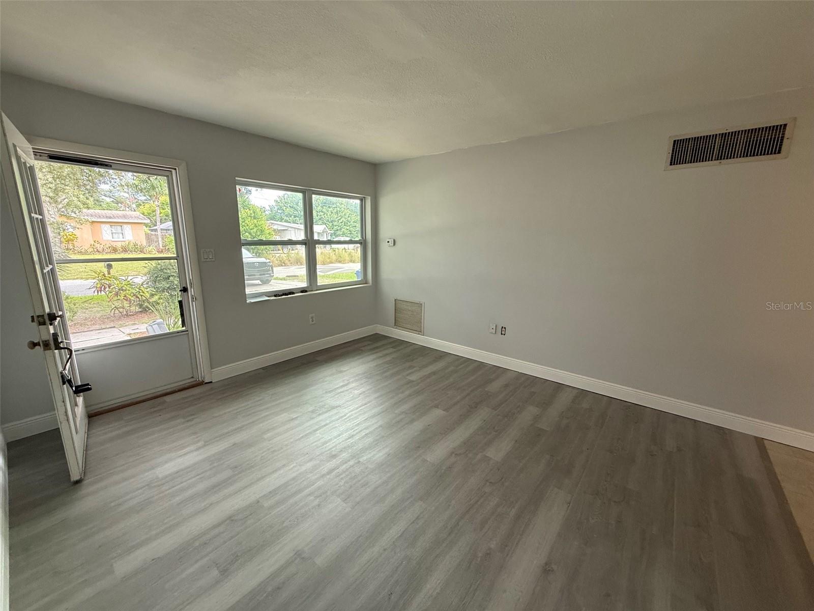 953 Cedarwood Ave Property Photo 4