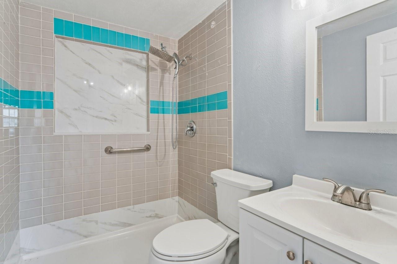 13701 Leslie Dr Property Photo 32