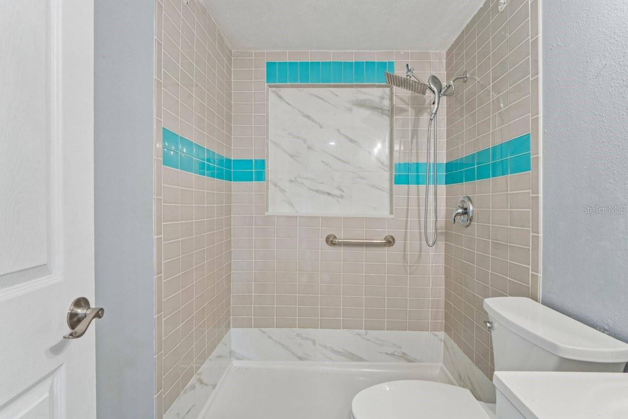 13701 Leslie Dr Property Photo 33