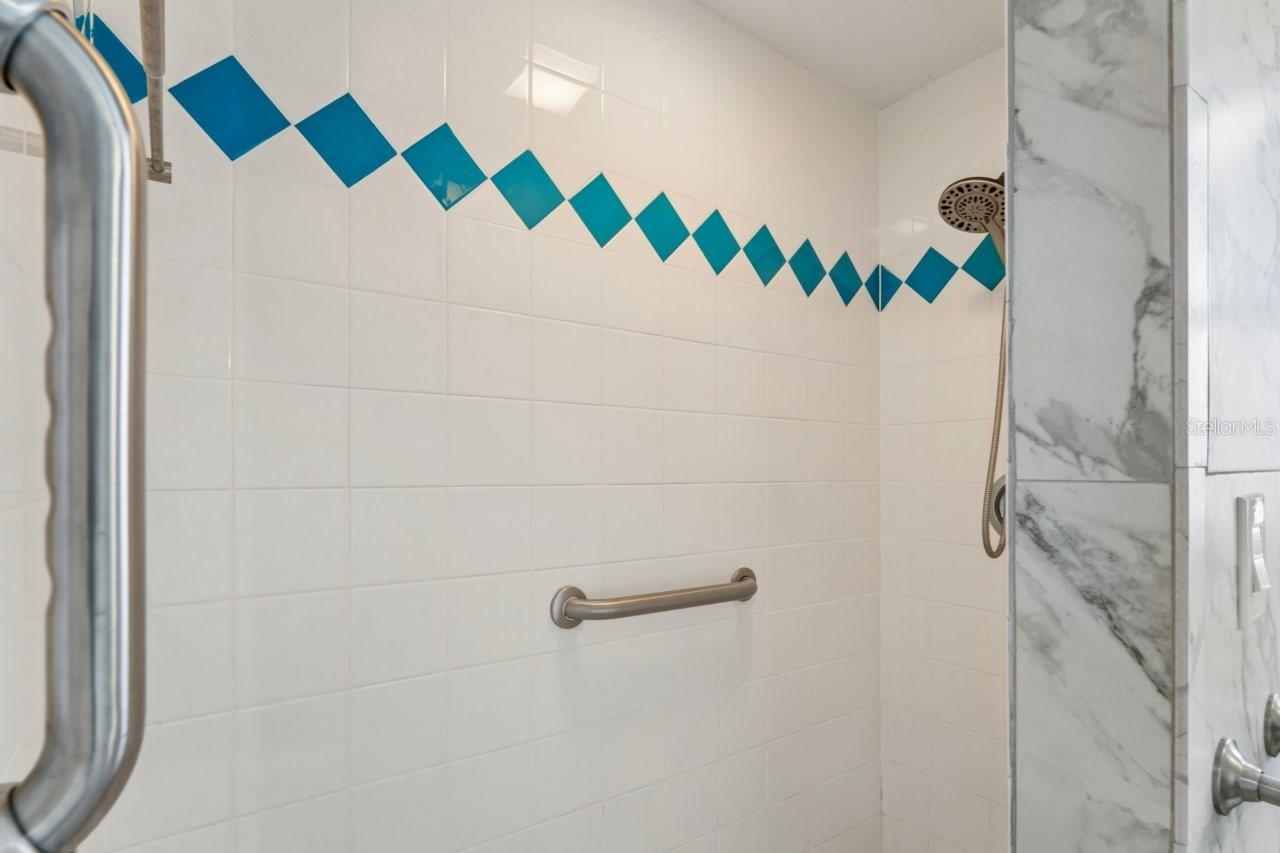 13701 Leslie Dr Property Photo 40