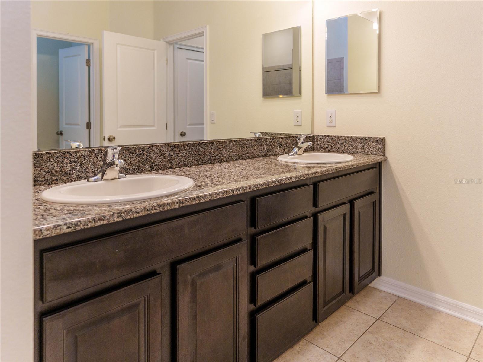 14148 Finsbury Dr Property Photo 16