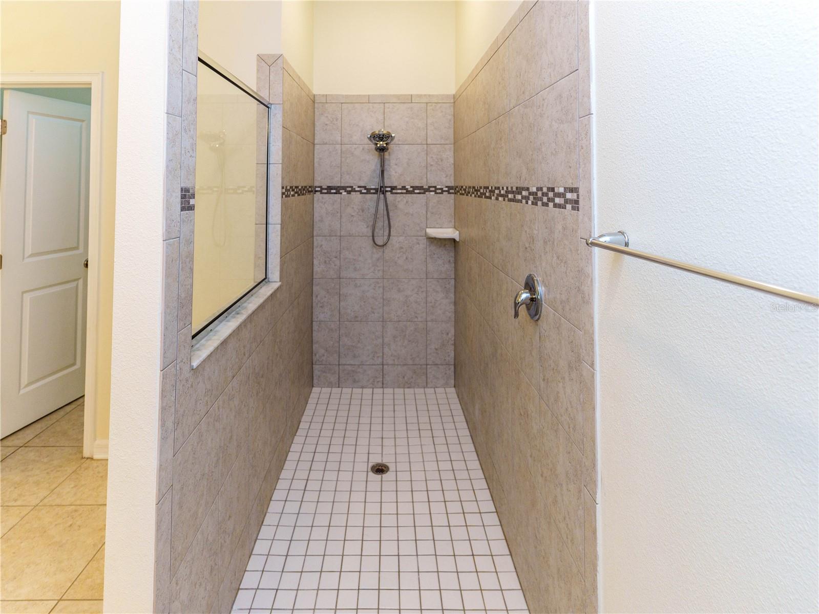 14148 Finsbury Dr Property Photo 17