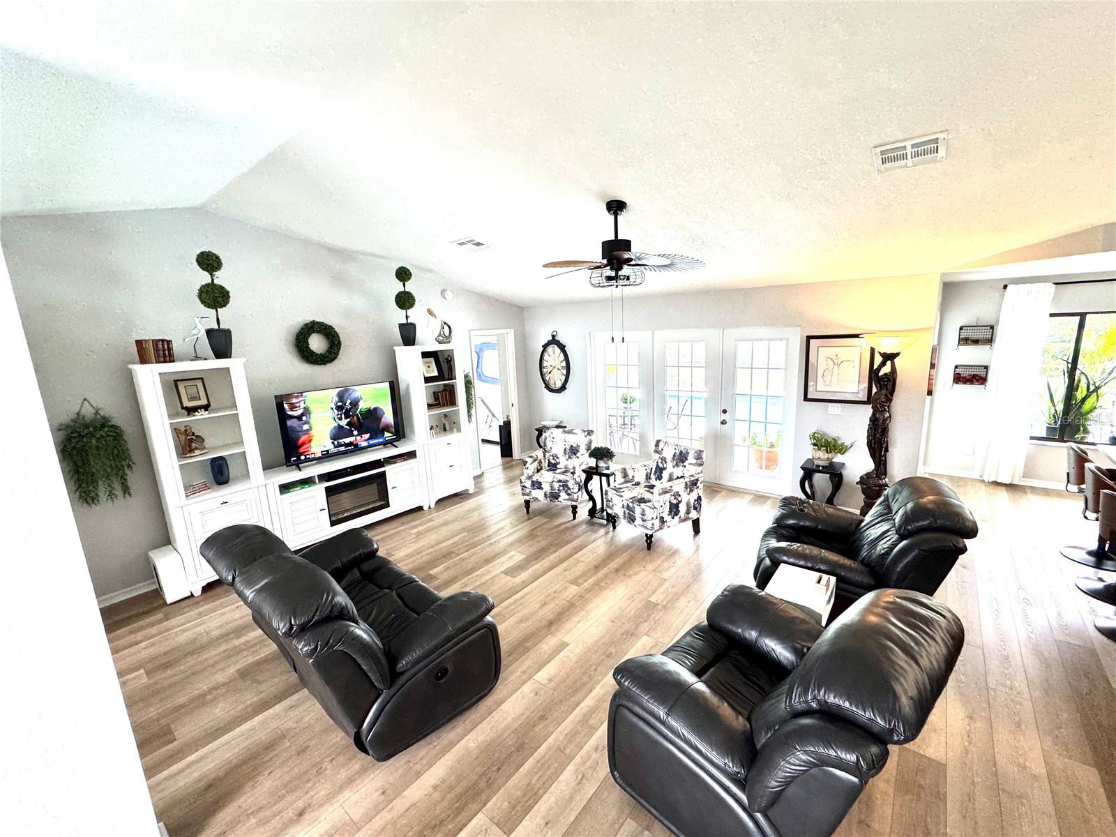 8107 Tedburn Park Property Photo 6