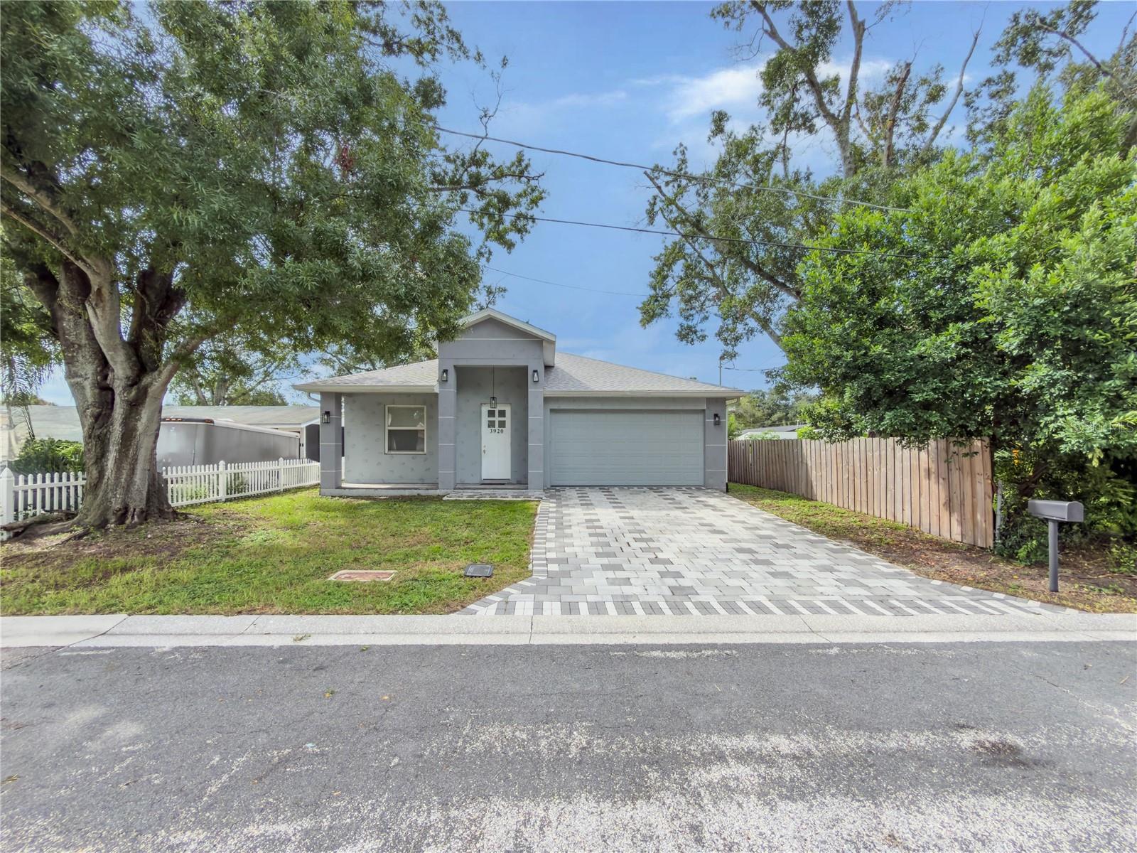 3920 W Crenshaw St Property Photo 1