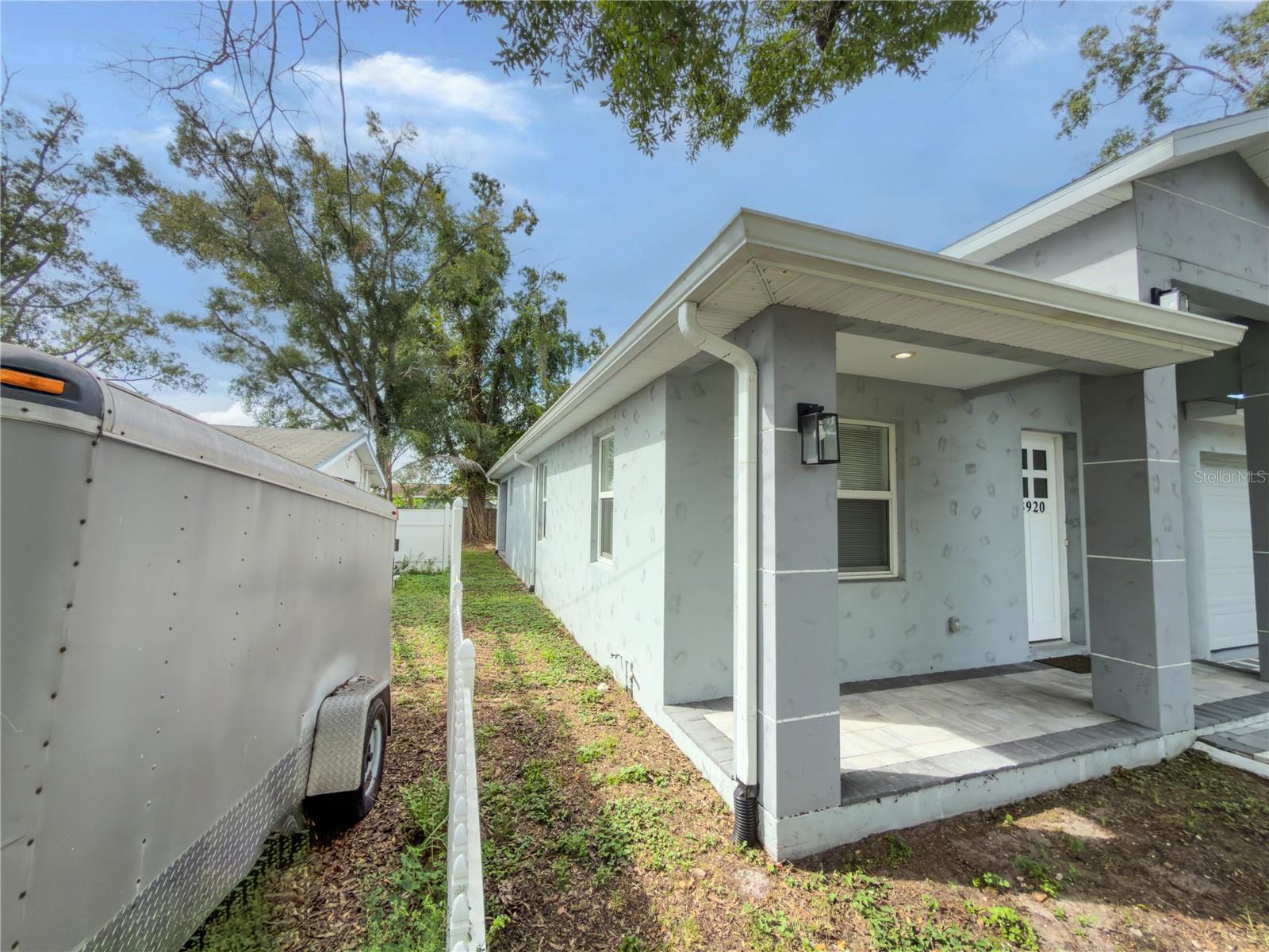 3920 W Crenshaw St Property Photo 5