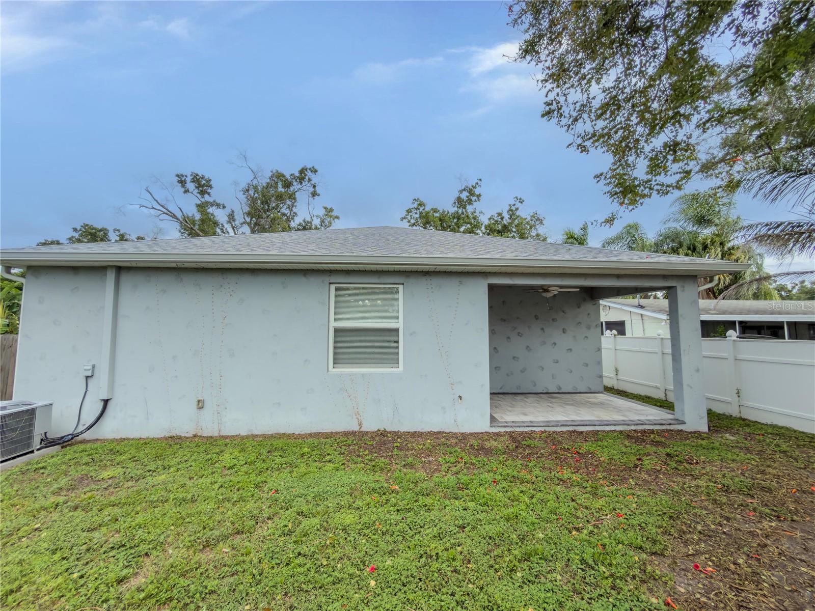 3920 W Crenshaw St Property Photo 6