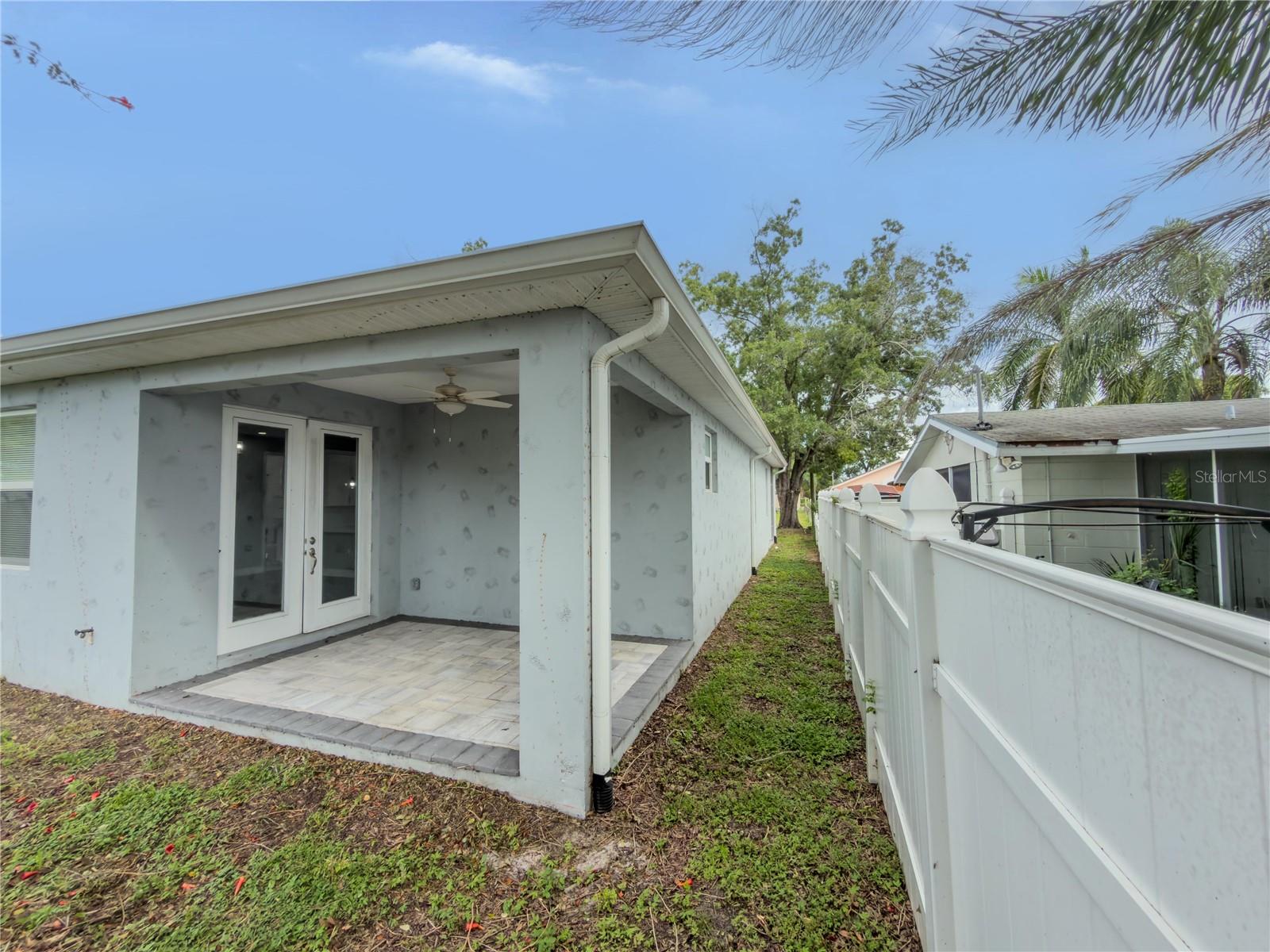 3920 W Crenshaw St Property Photo 7