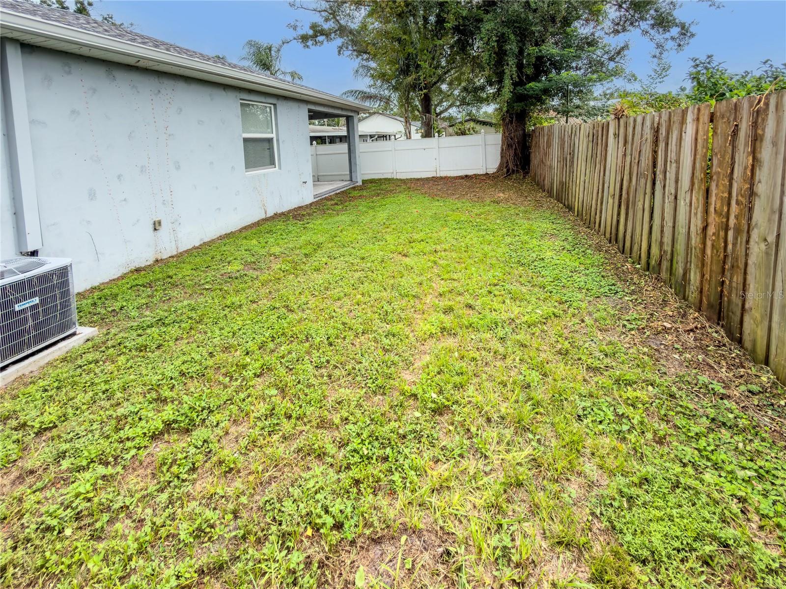 3920 W Crenshaw St Property Photo 9