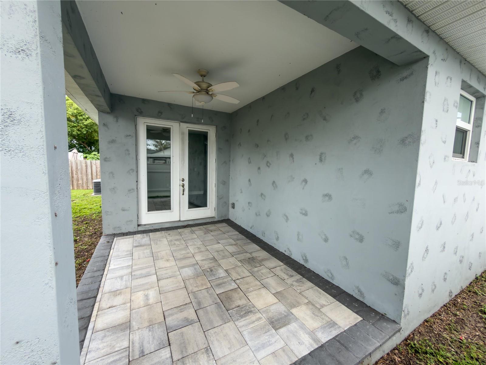 3920 W Crenshaw St Property Photo 10