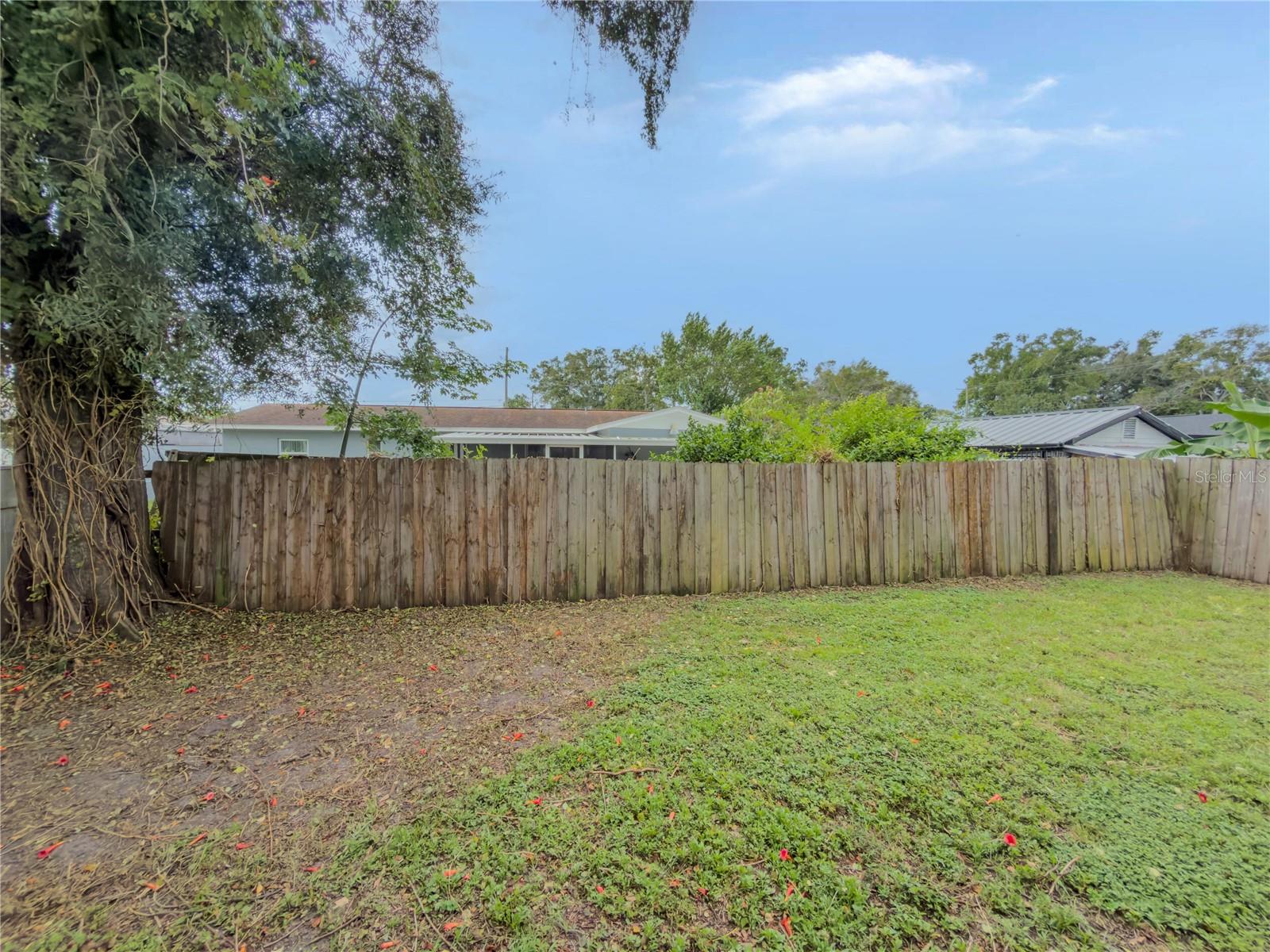 3920 W Crenshaw St Property Photo 12