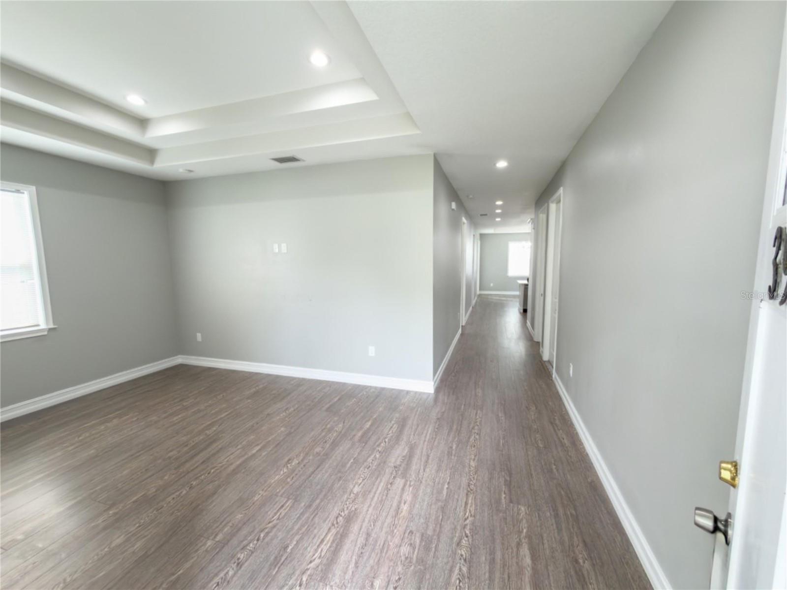 3920 W Crenshaw St Property Photo 13