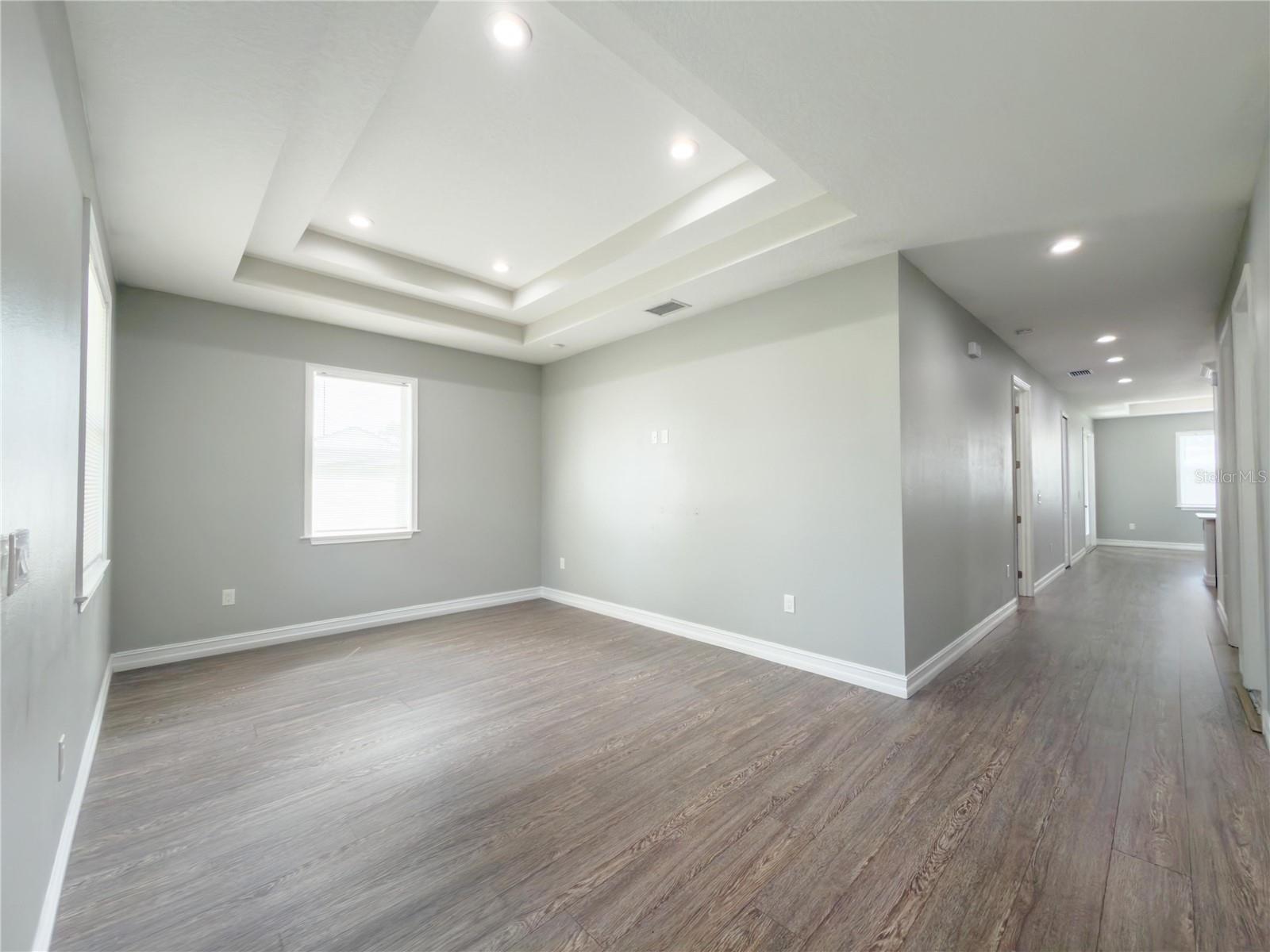 3920 W Crenshaw St Property Photo 16