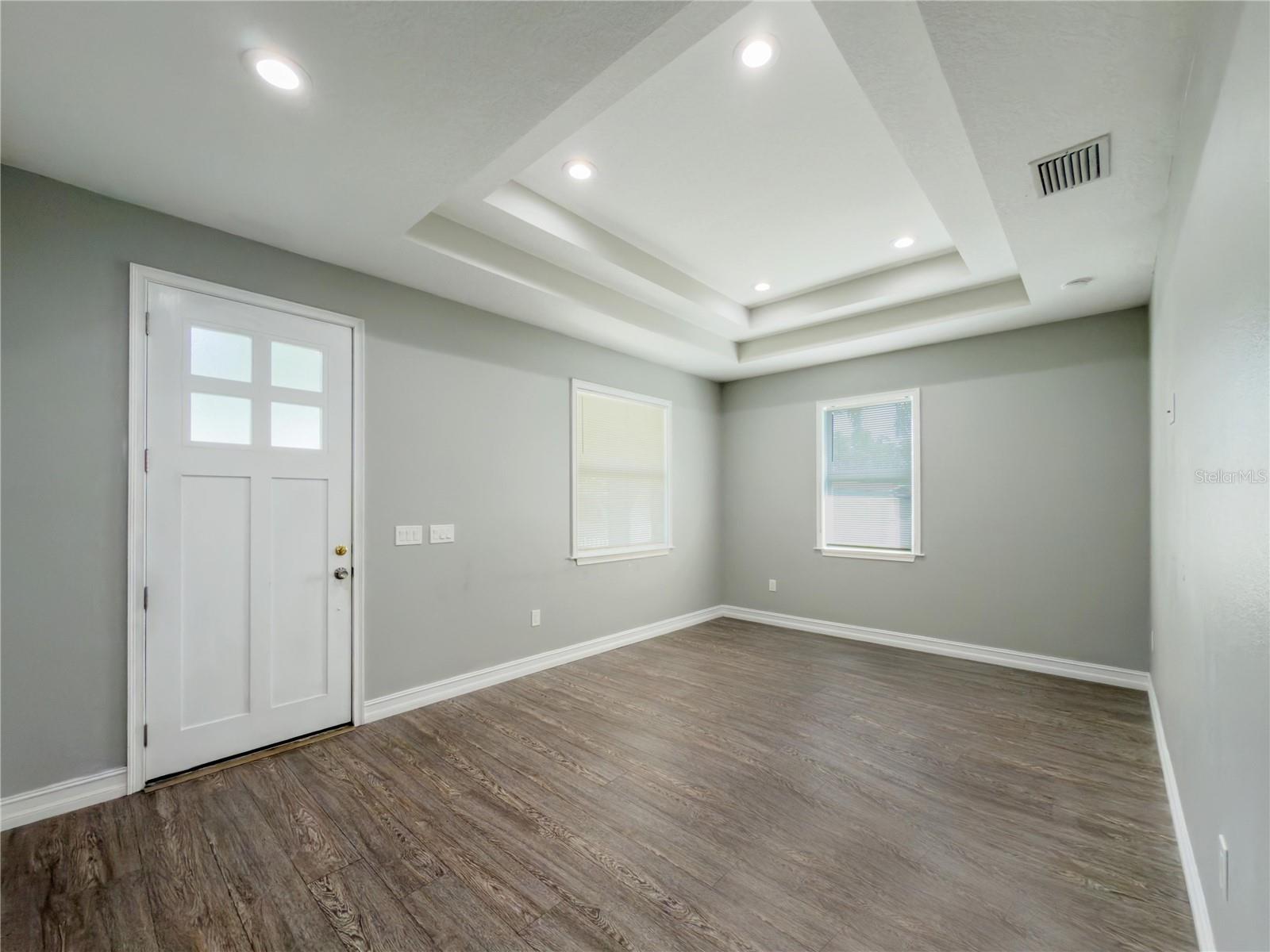 3920 W Crenshaw St Property Photo 17
