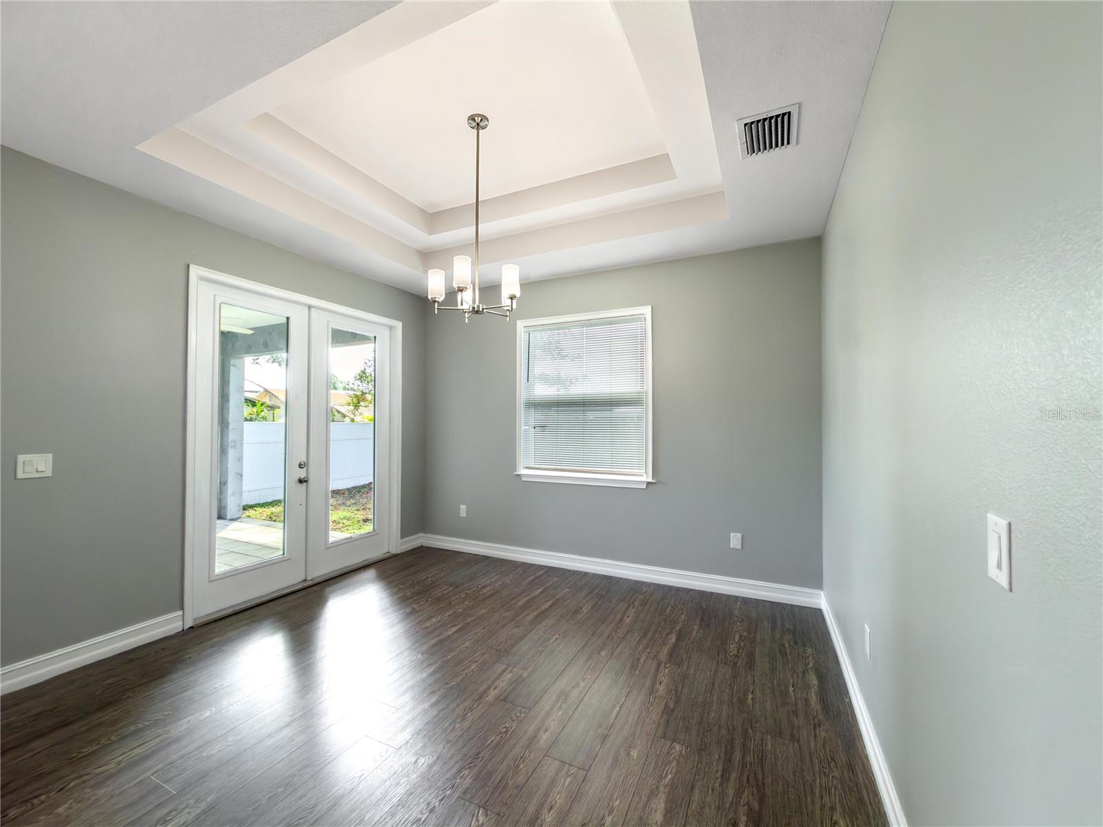 3920 W Crenshaw St Property Photo 21