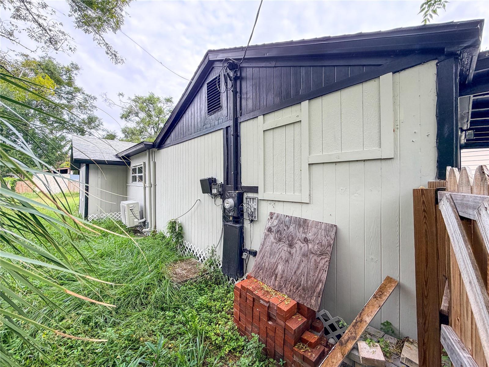 8308 N Mulberry St Property Photo 2