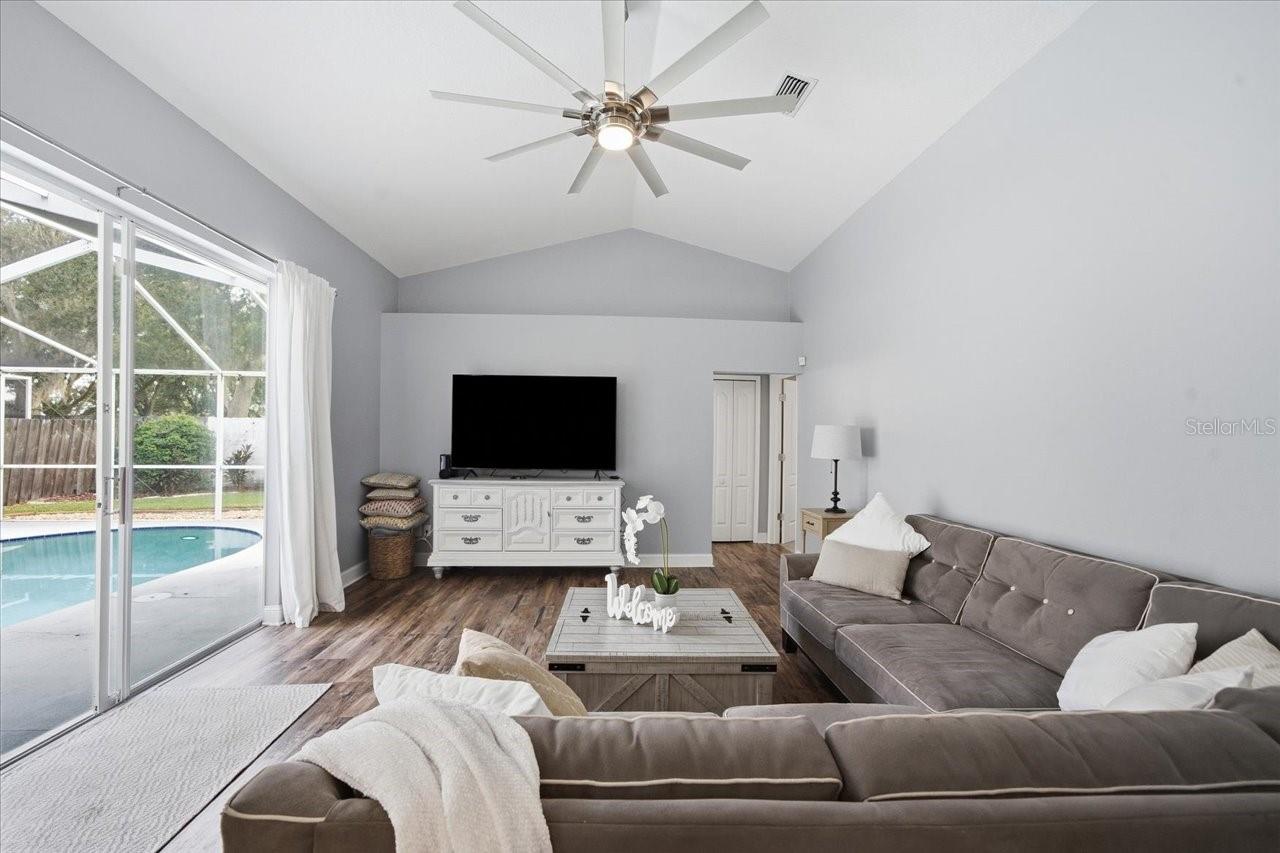 18009 Palm Breeze Dr Property Photo 24