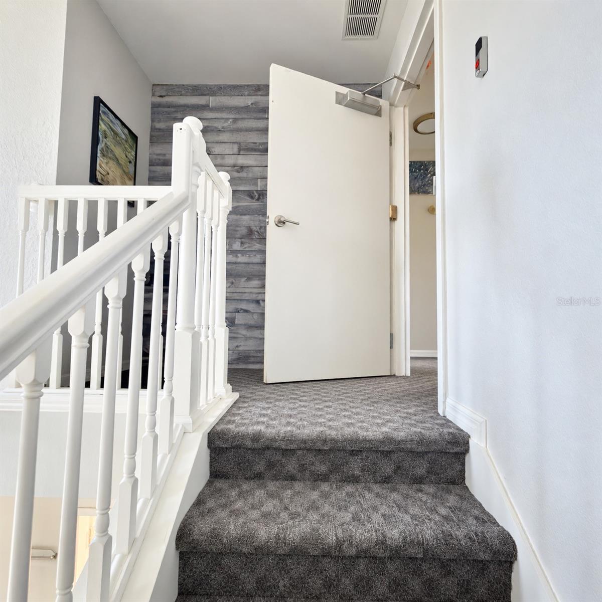 11534 Spring Hill Dr Property Photo 3