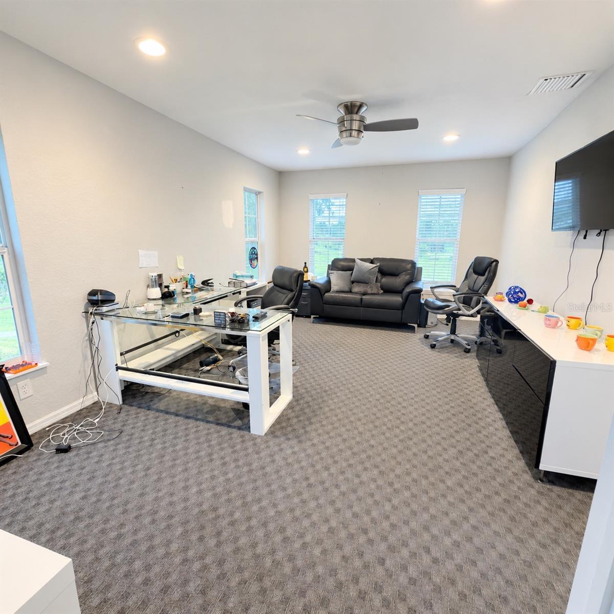 11534 Spring Hill Dr Property Photo 8