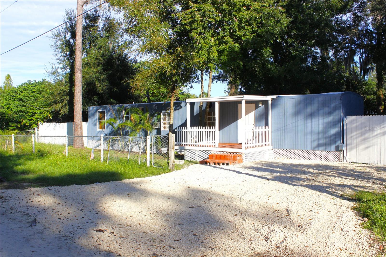 6905 Azlee Ave Property Photo 1
