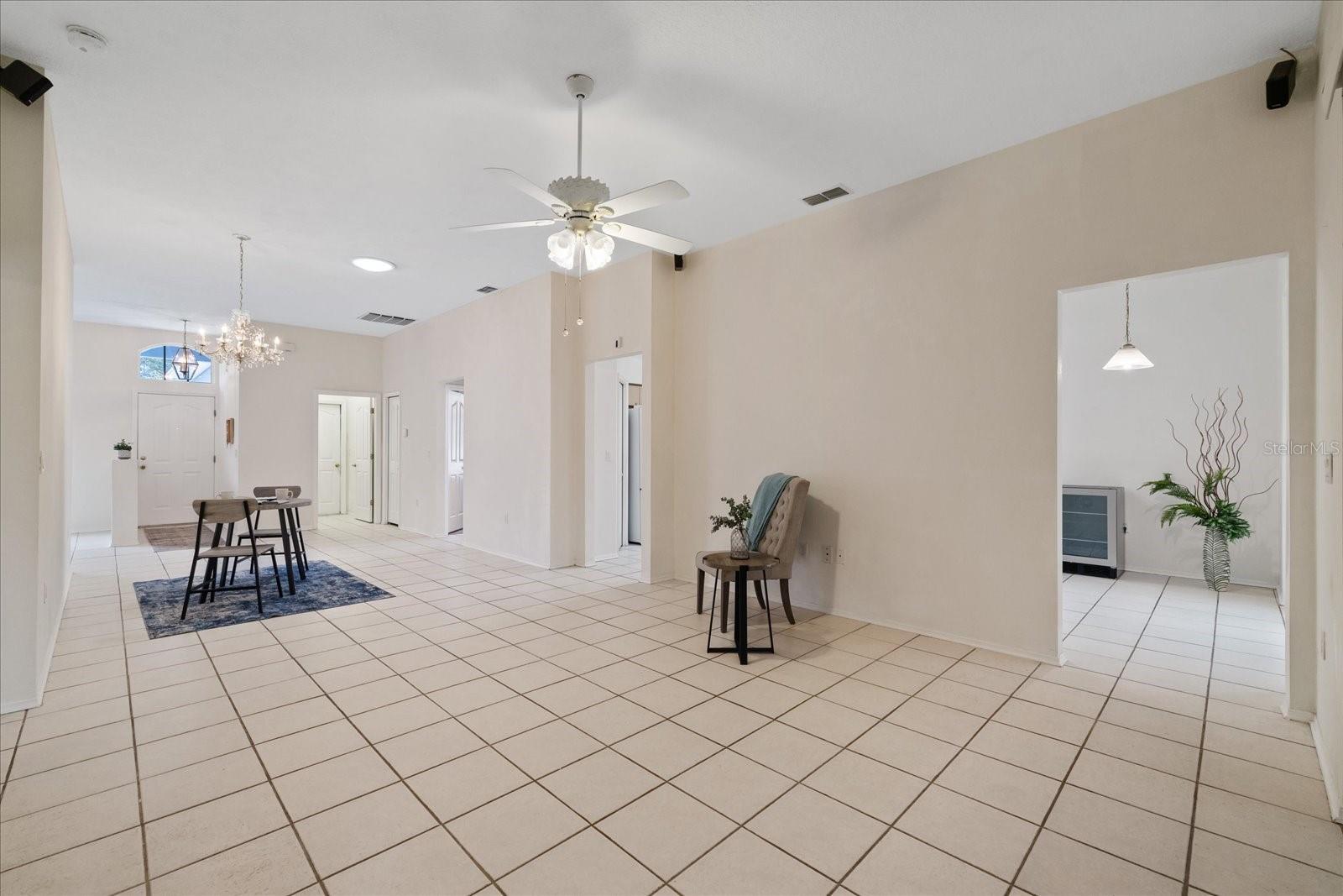 12128 Loblolly Pine Dr Property Photo 3