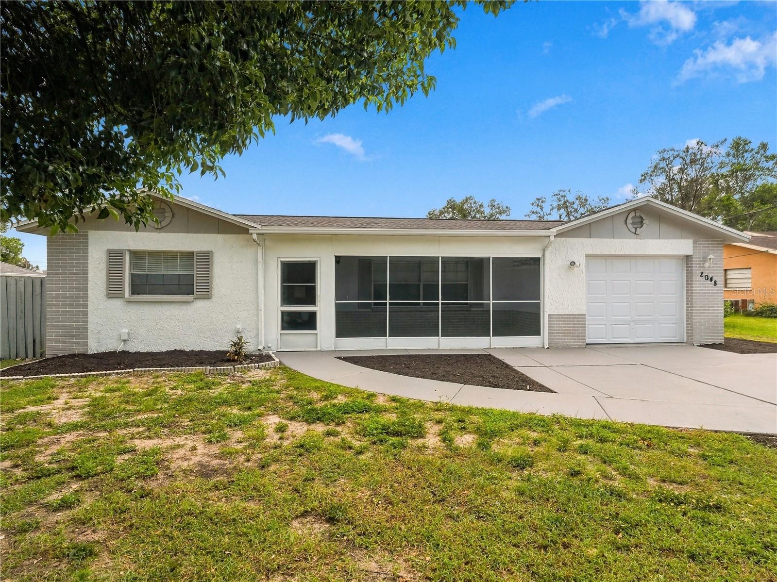2048 Waterfall Dr Property Photo 3