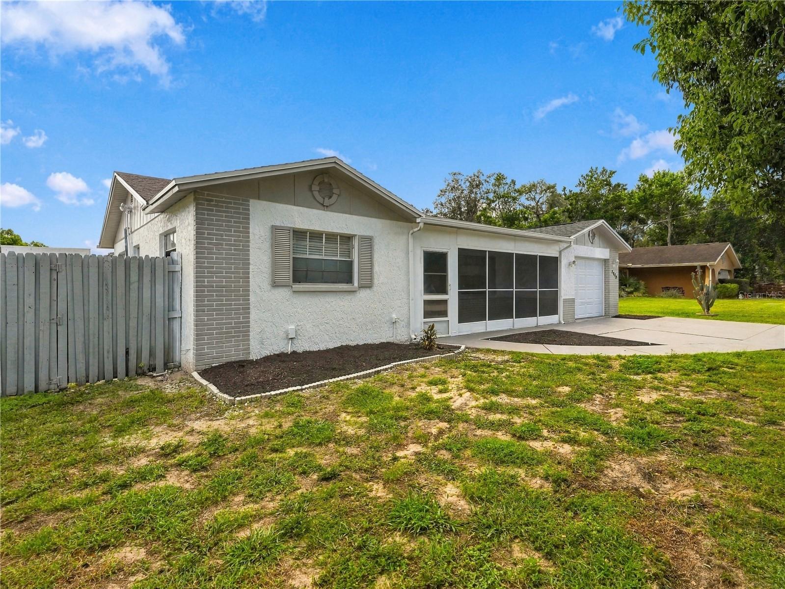 2048 Waterfall Dr Property Photo 4