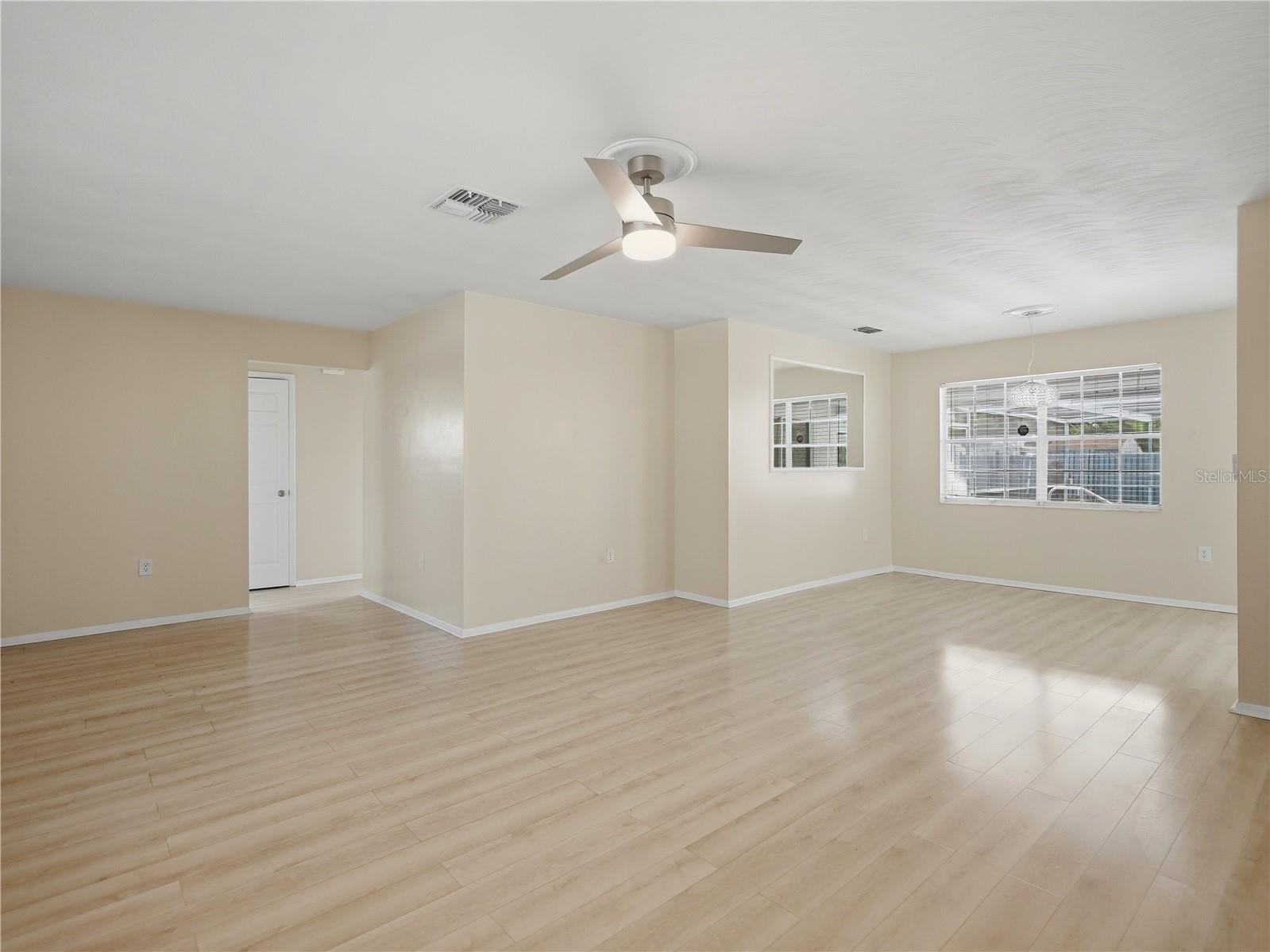 2048 Waterfall Dr Property Photo 9