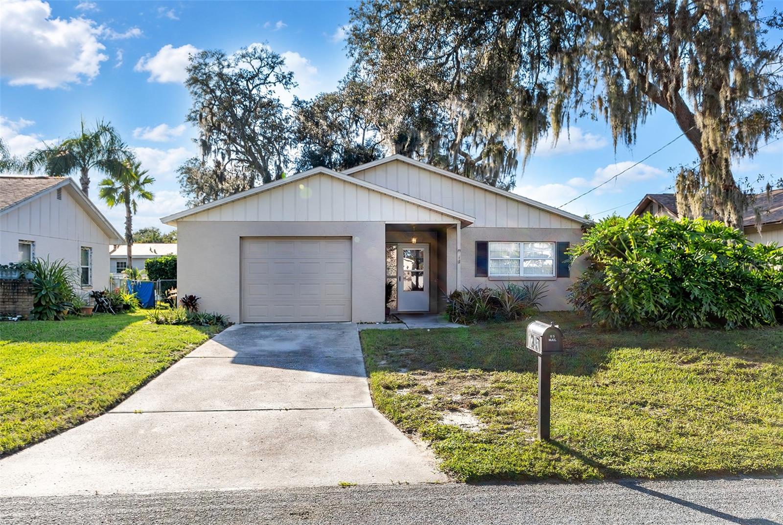 7245 KNOLL DR Property Photo 1