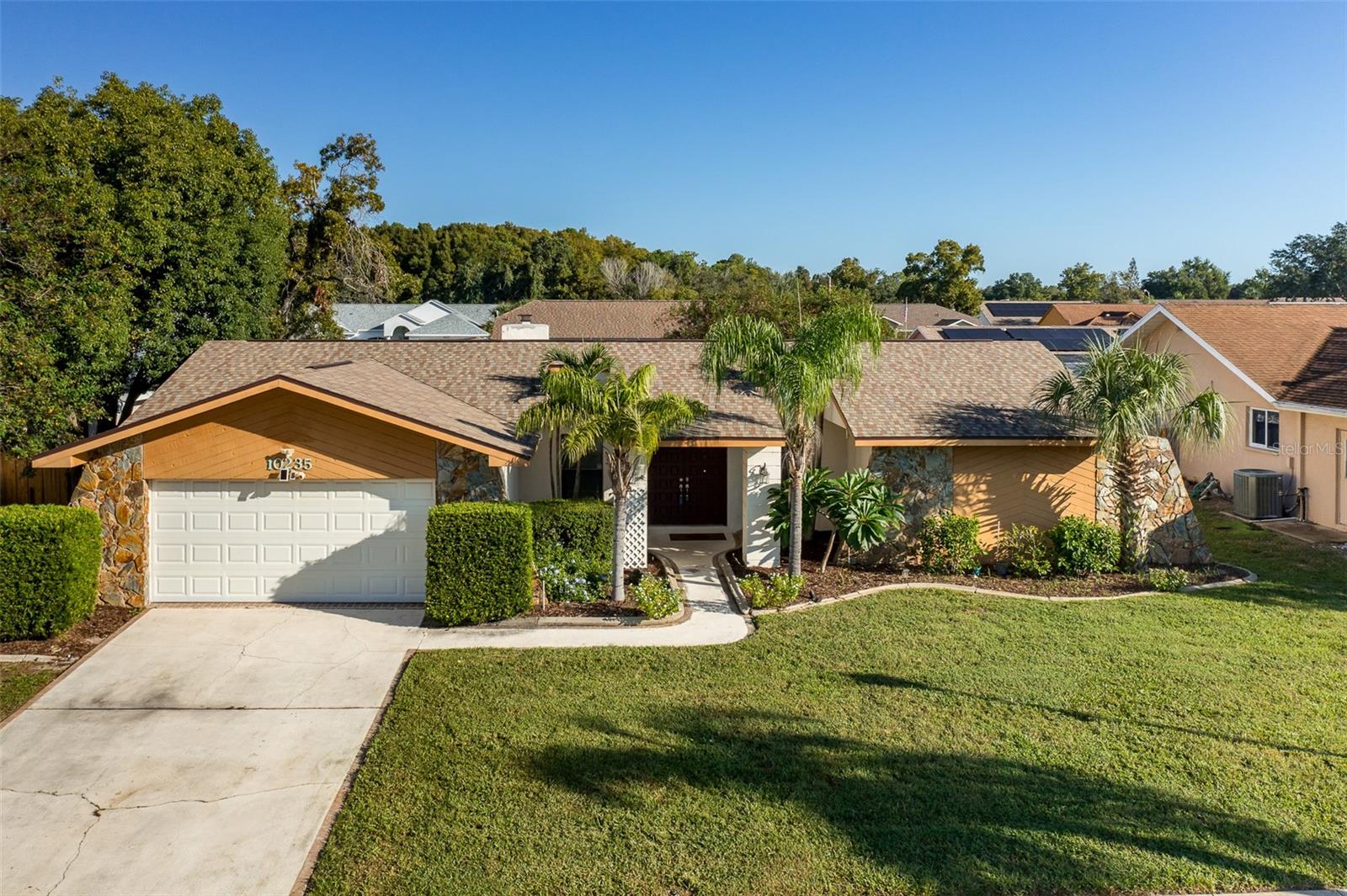 10235 Landmark Dr Property Photo 1