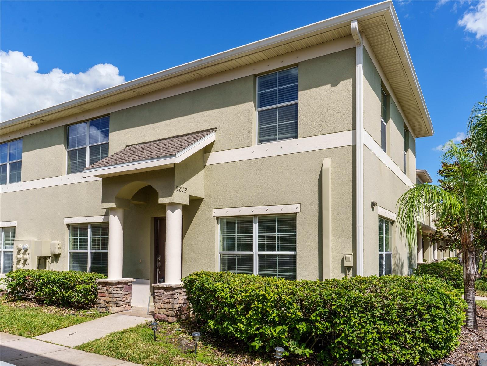 9812 TRUMPET VINE LOOP Property Photo 1