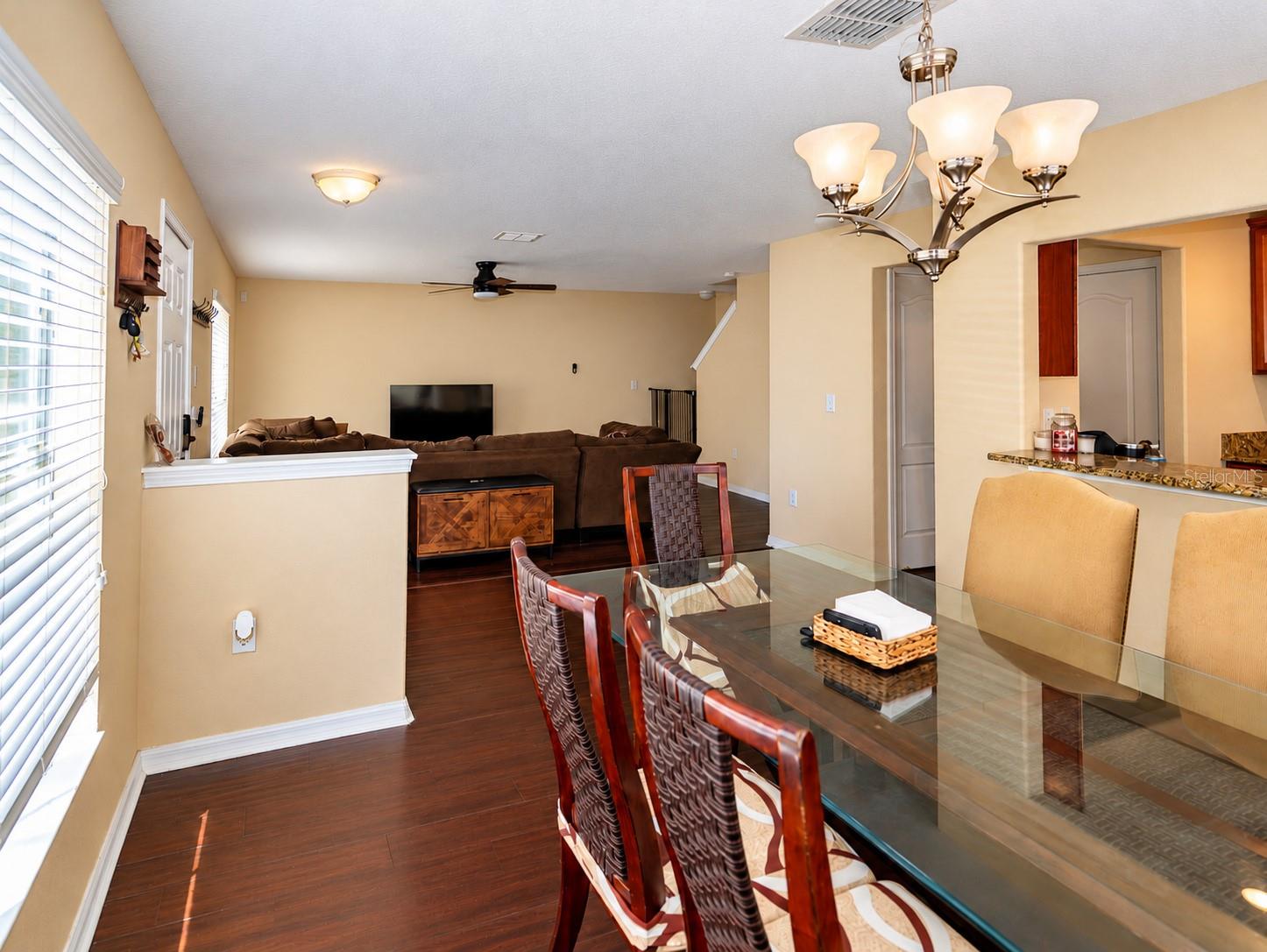9812 Trumpet Vine Loop Property Photo 3
