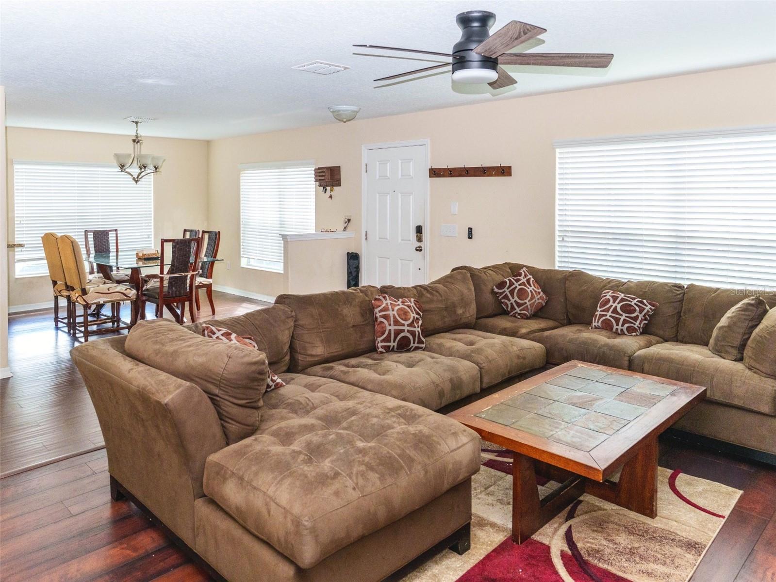 9812 Trumpet Vine Loop Property Photo 5
