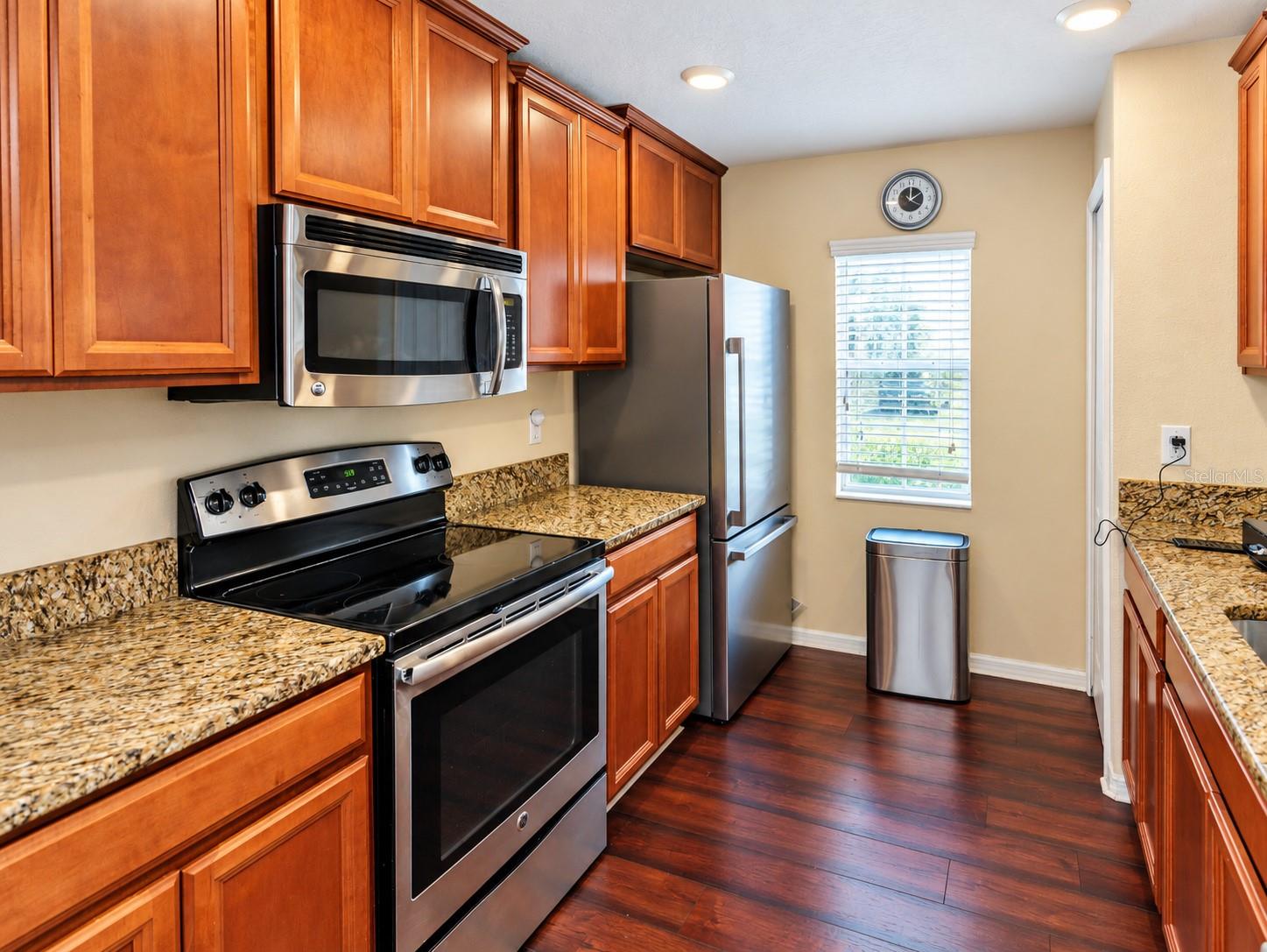 9812 Trumpet Vine Loop Property Photo 7