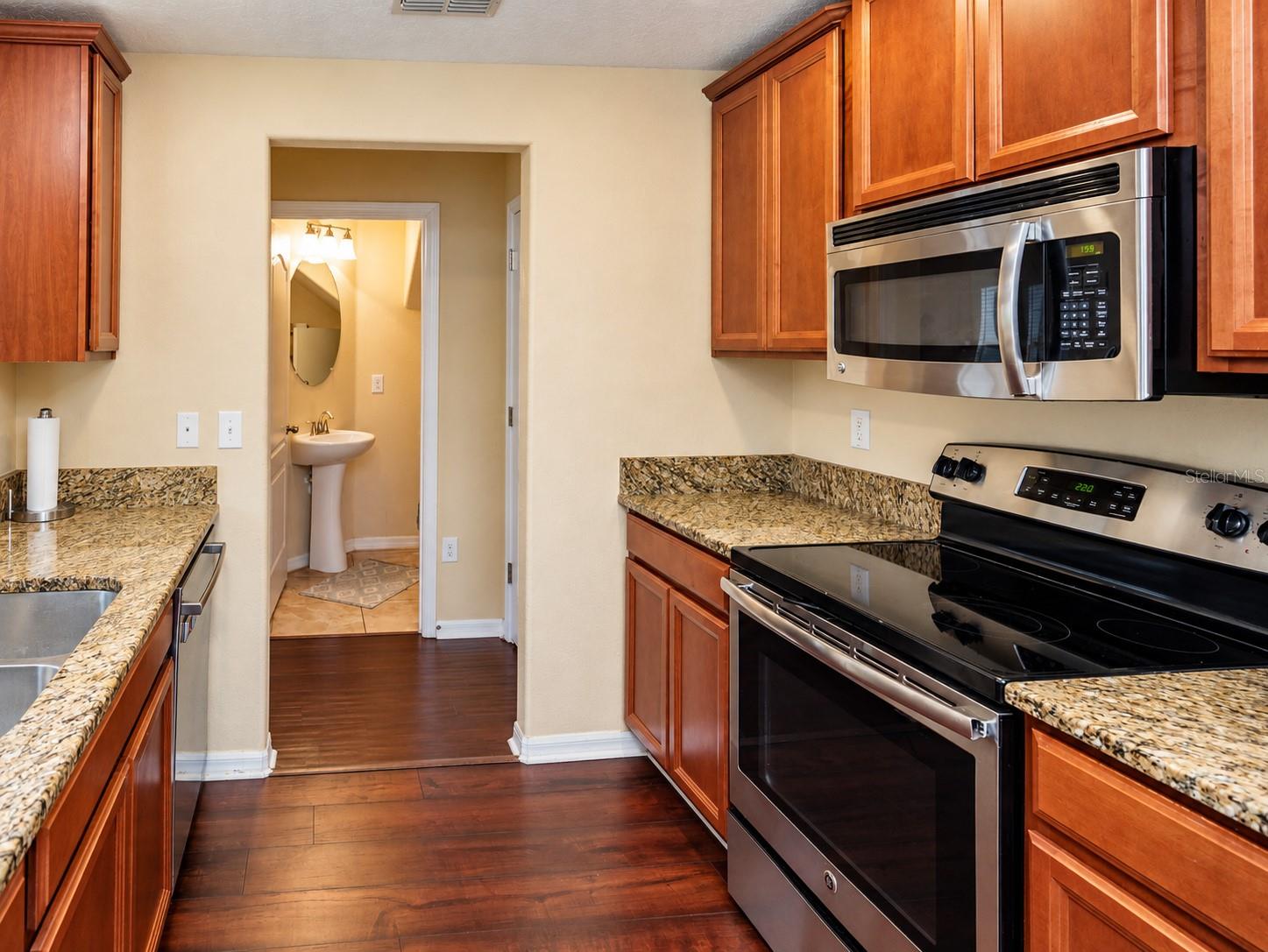 9812 Trumpet Vine Loop Property Photo 8