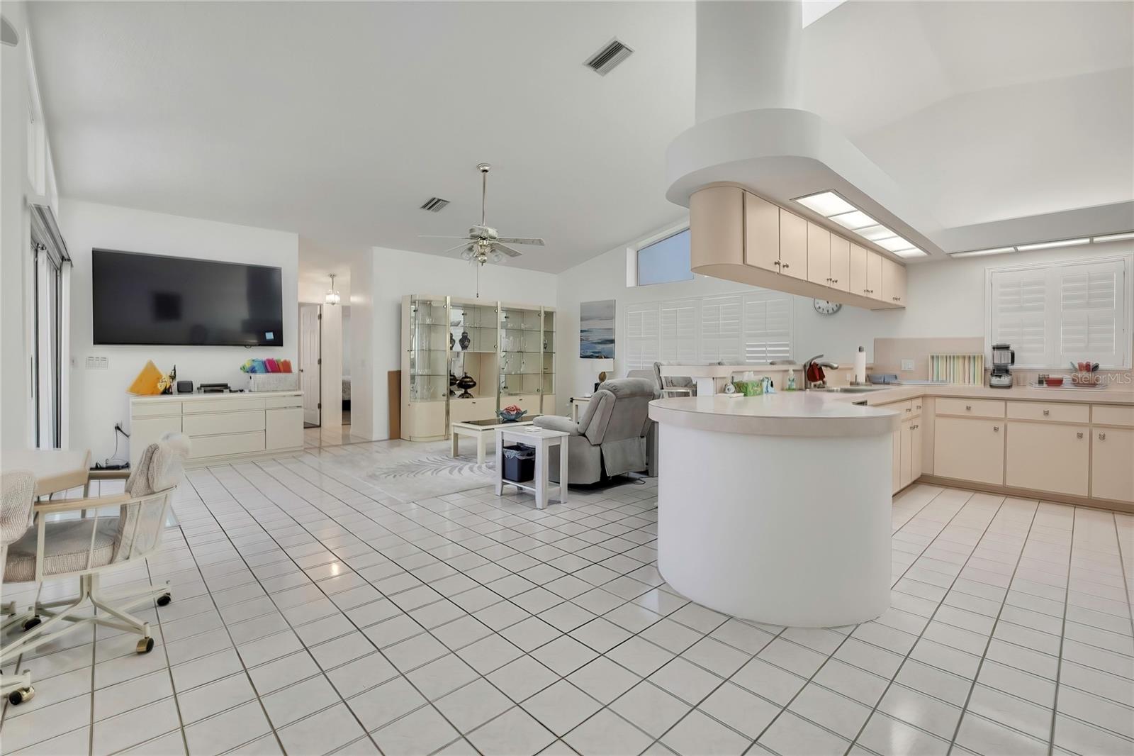10247 Skyland St Property Photo 12