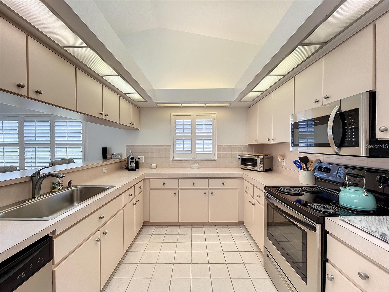 10247 Skyland St Property Photo 13