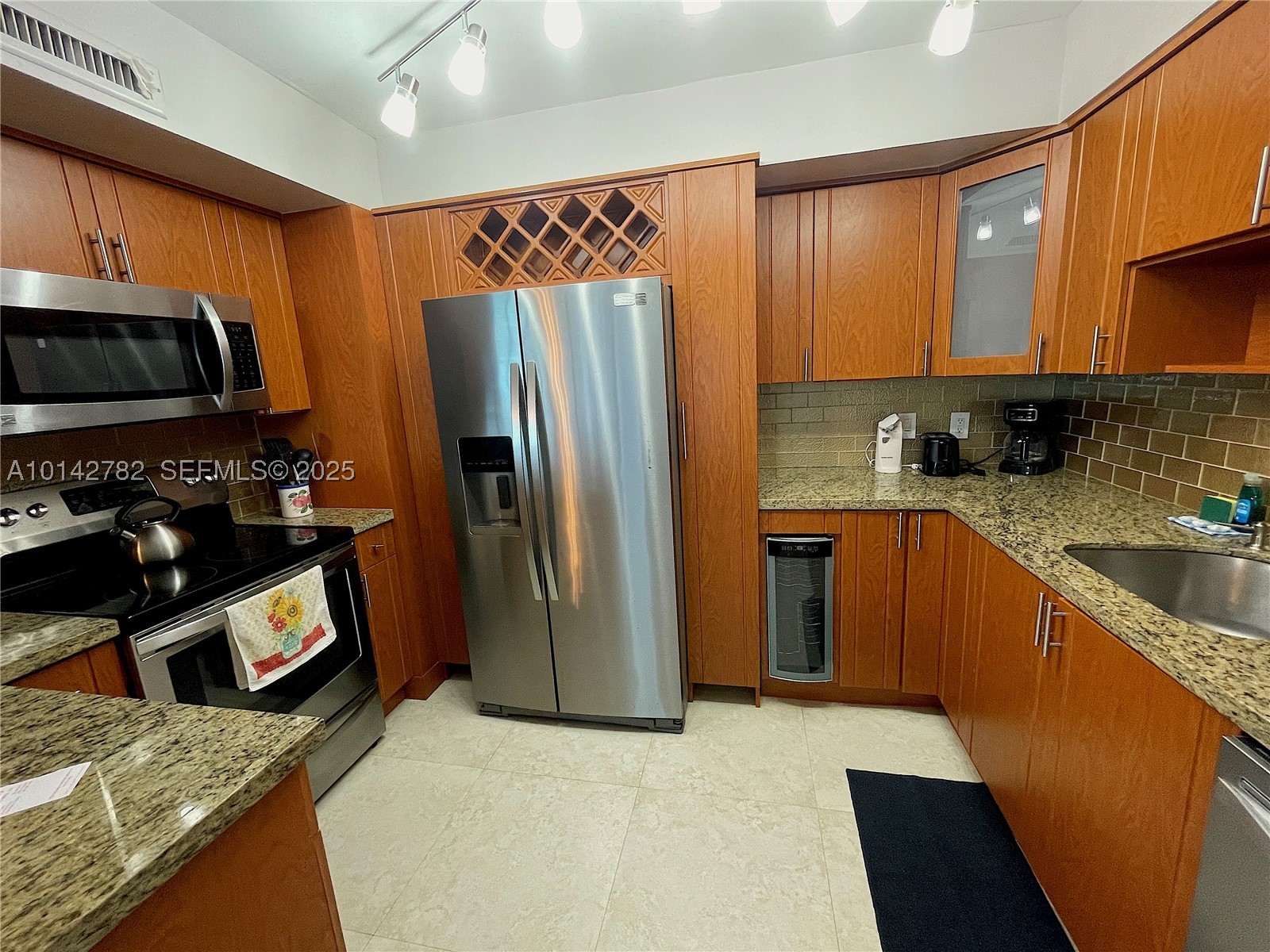 3505 S Ocean Dr 1415 Property Photo 2