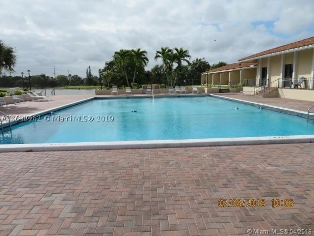 4170 Inverrary Dr 111 Property Photo 3