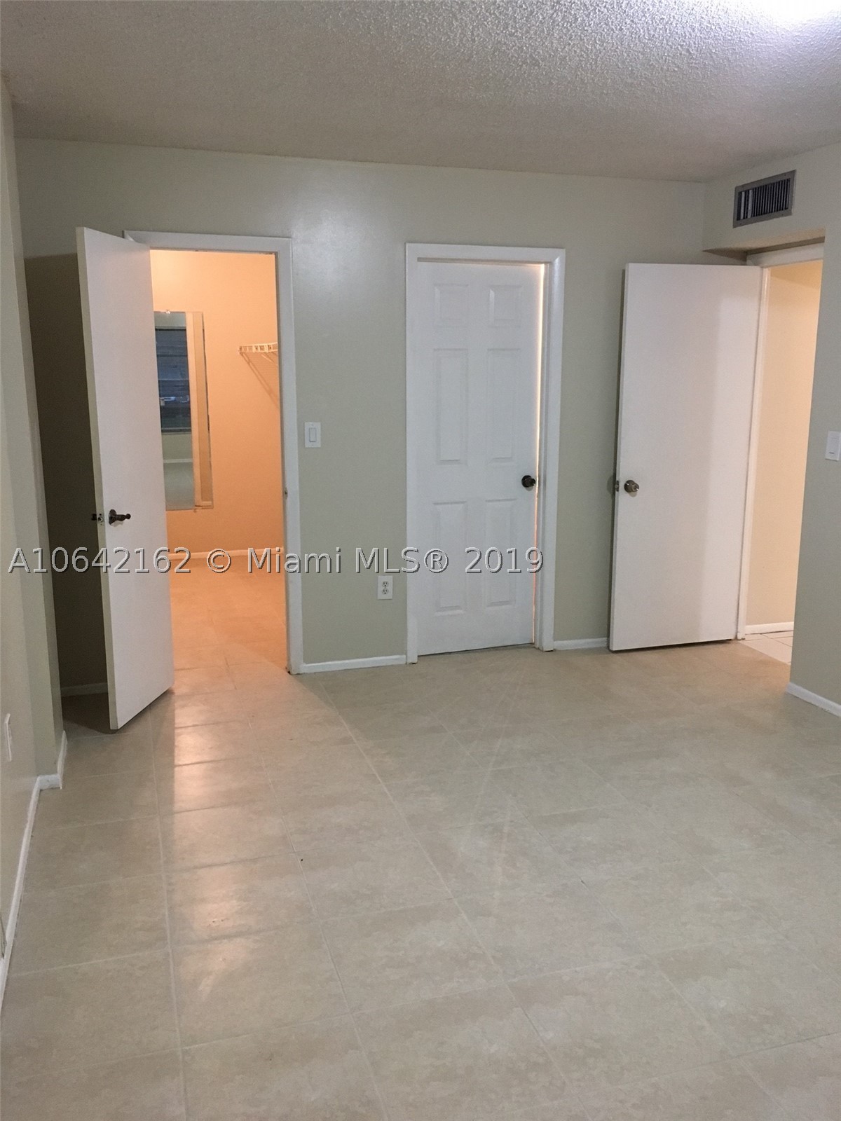 4170 Inverrary Dr 111 Property Photo 19