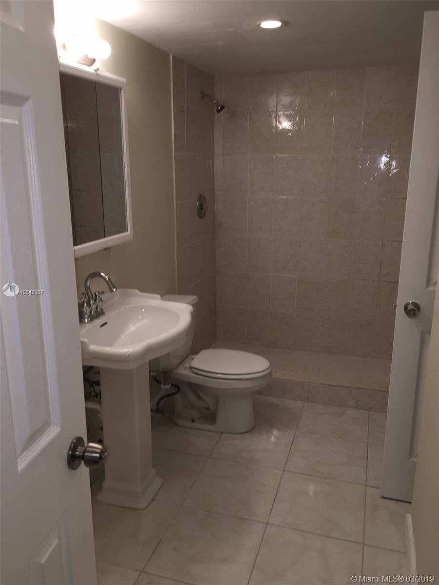 4164 Inverrary Dr 813 Property Photo 13