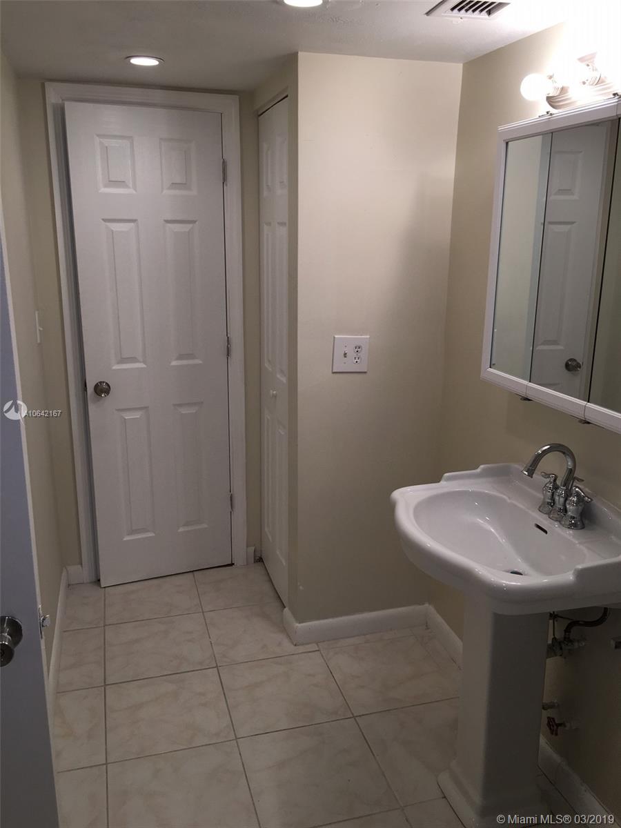 4164 Inverrary Dr 813 Property Photo 14
