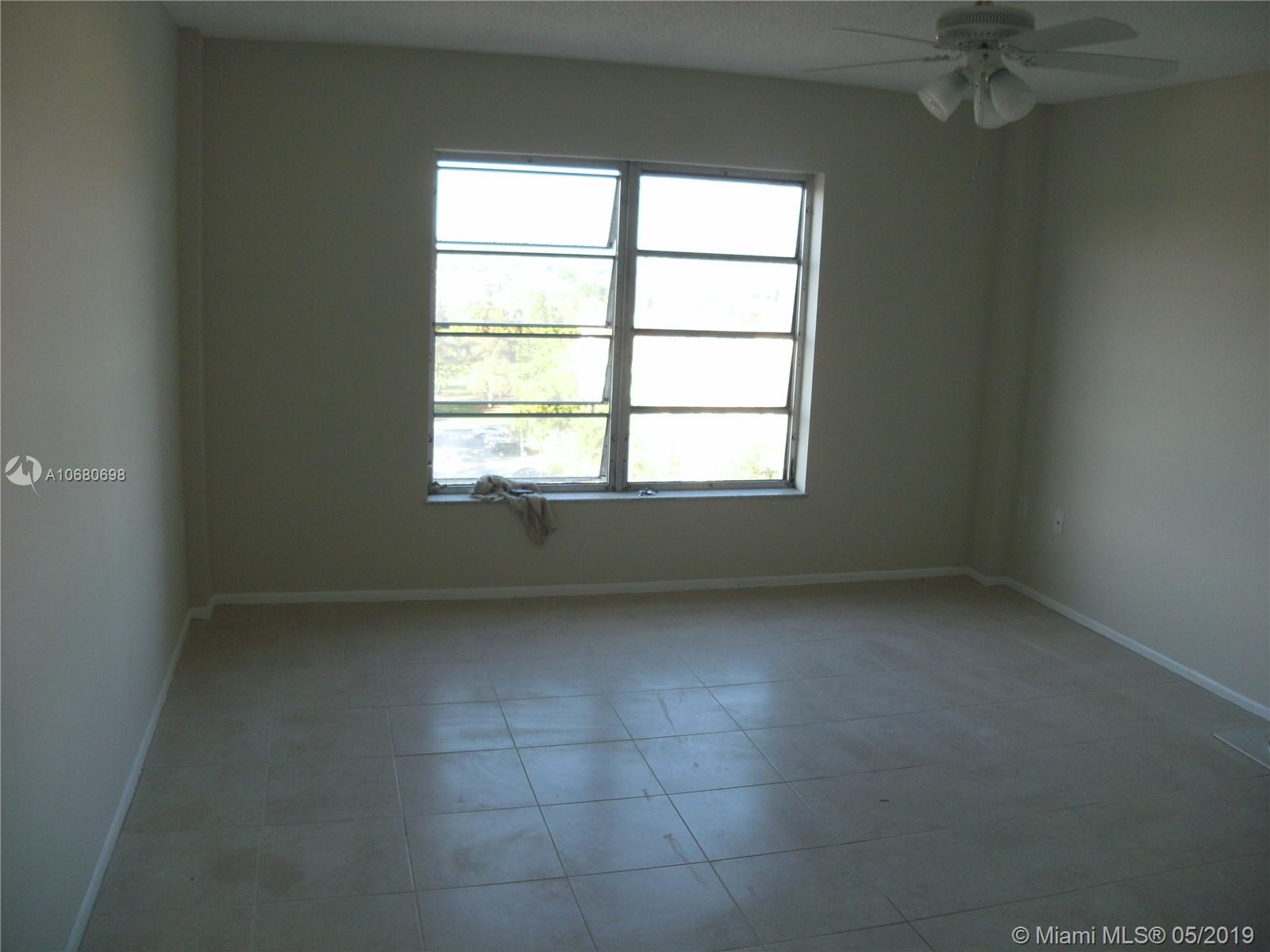 4174 Inverrary Dr 911 Property Photo 2