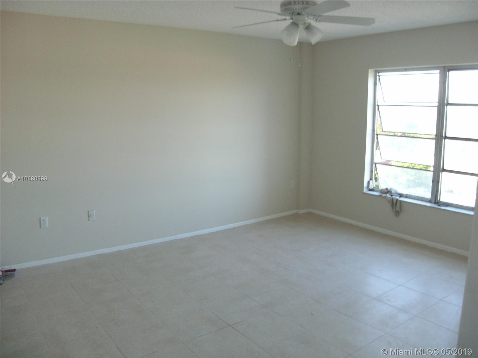 4174 Inverrary Dr 911 Property Photo 3