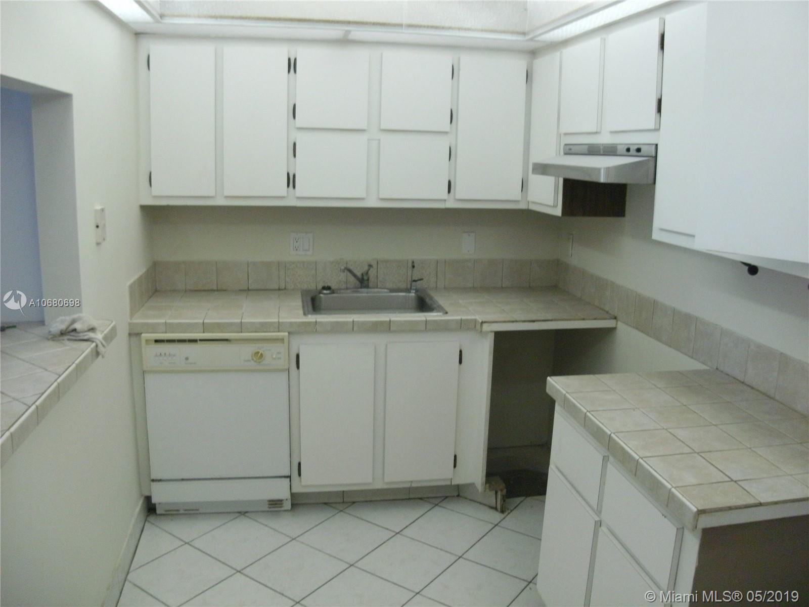 4174 Inverrary Dr 911 Property Photo 4