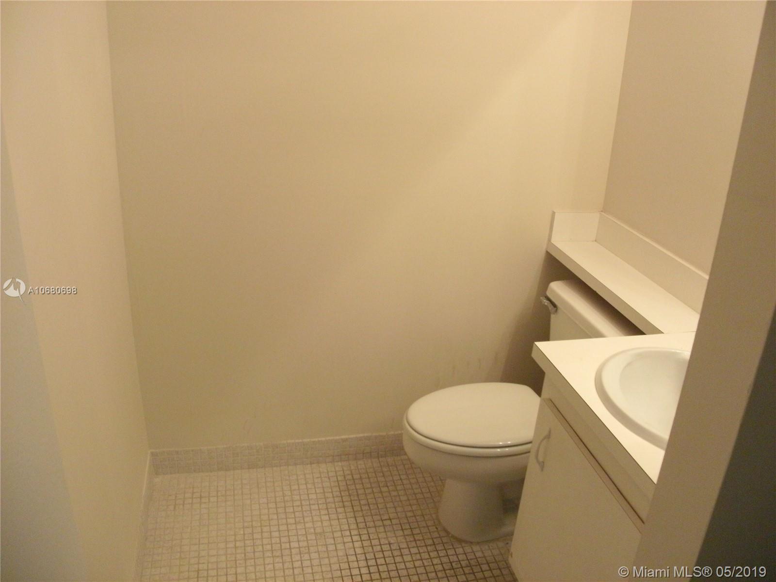 4174 Inverrary Dr 911 Property Photo 5