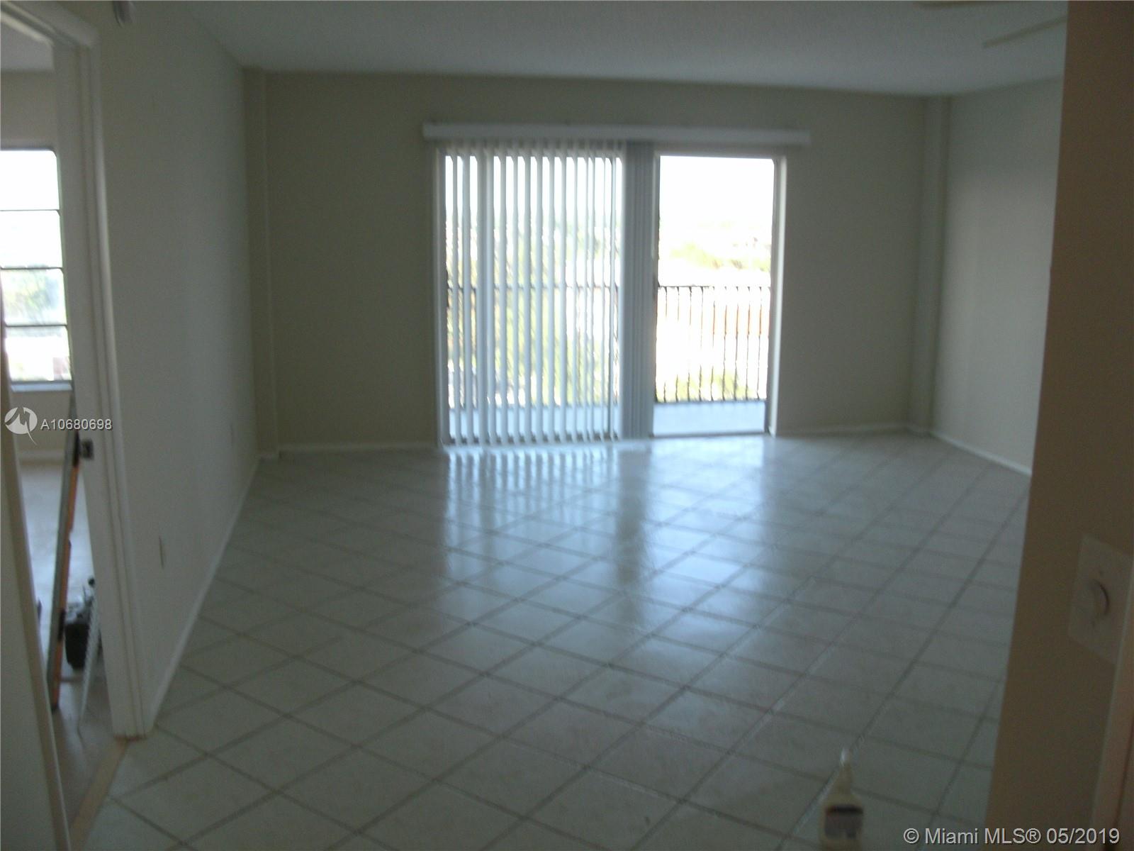 4174 Inverrary Dr 911 Property Photo 6
